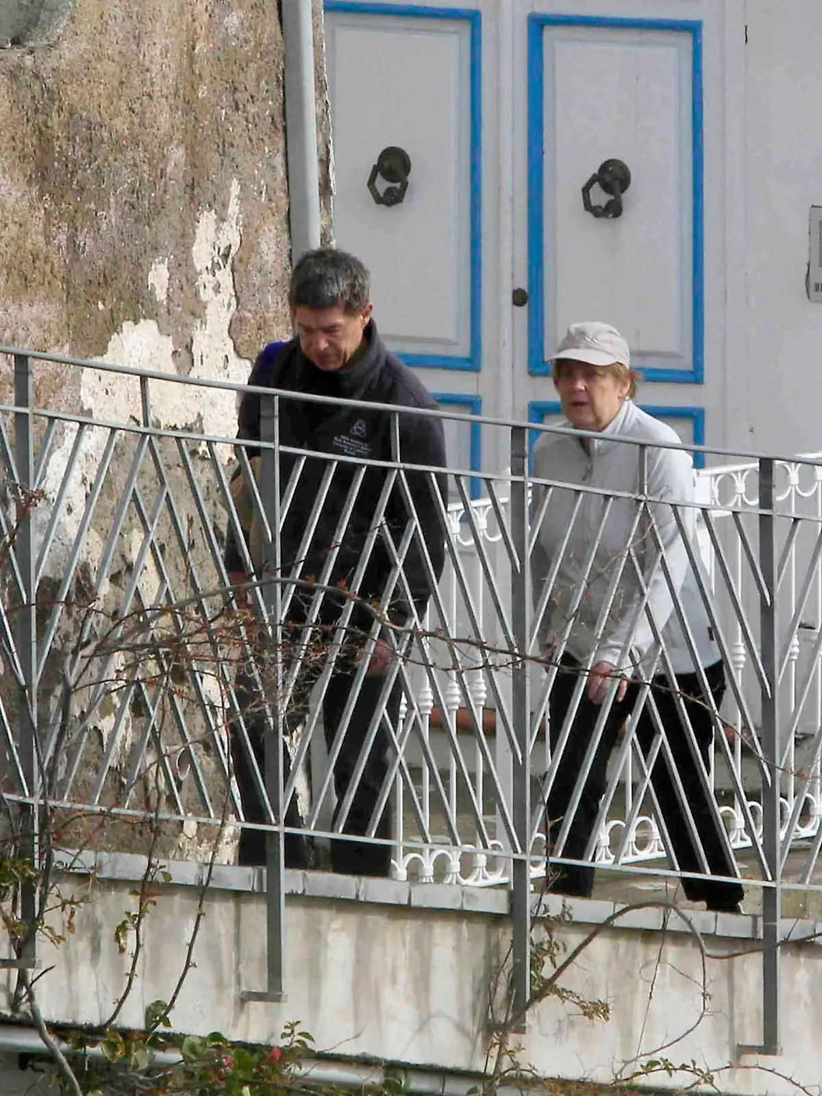 Ischia Nplesi 05 April 2015.German Chancellor Angela Merkel in IschiaPh:FotonewsPictured: The German Chancellor Angela Merkel and her husband Joachim Sauer enter into terme