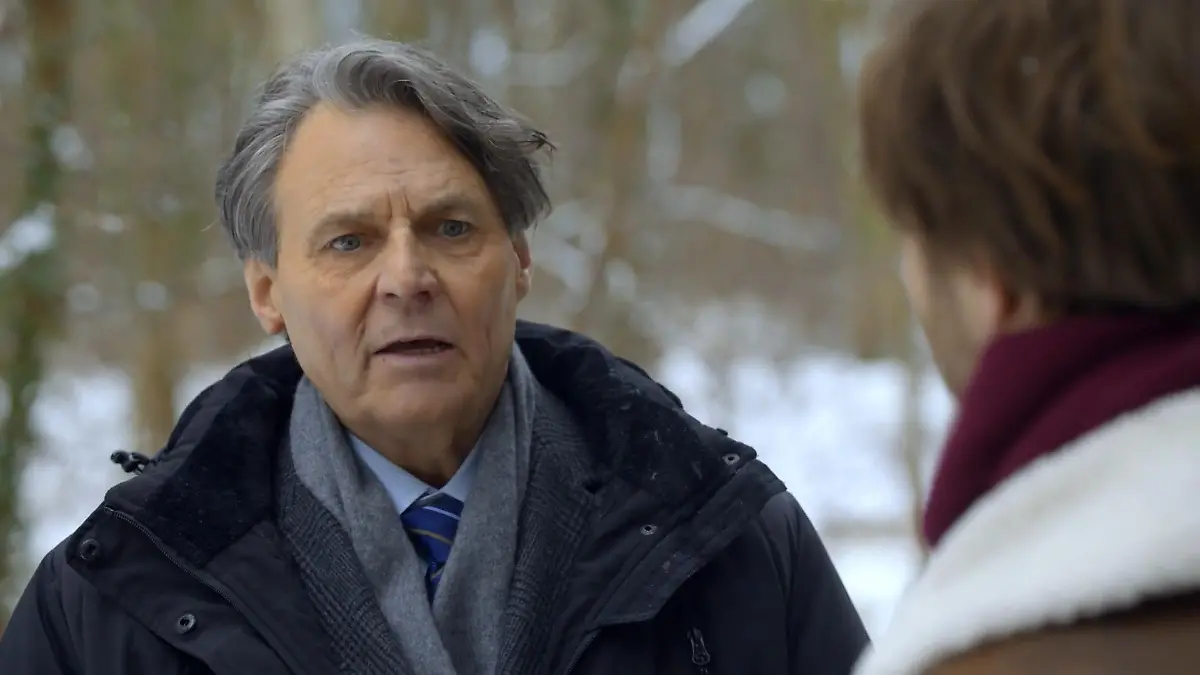 Damit Jo an seinem Hochzeitstag mit Yvonne nicht alleine ist, hat sich Sohn Julian etwas Besonderes überlegt.