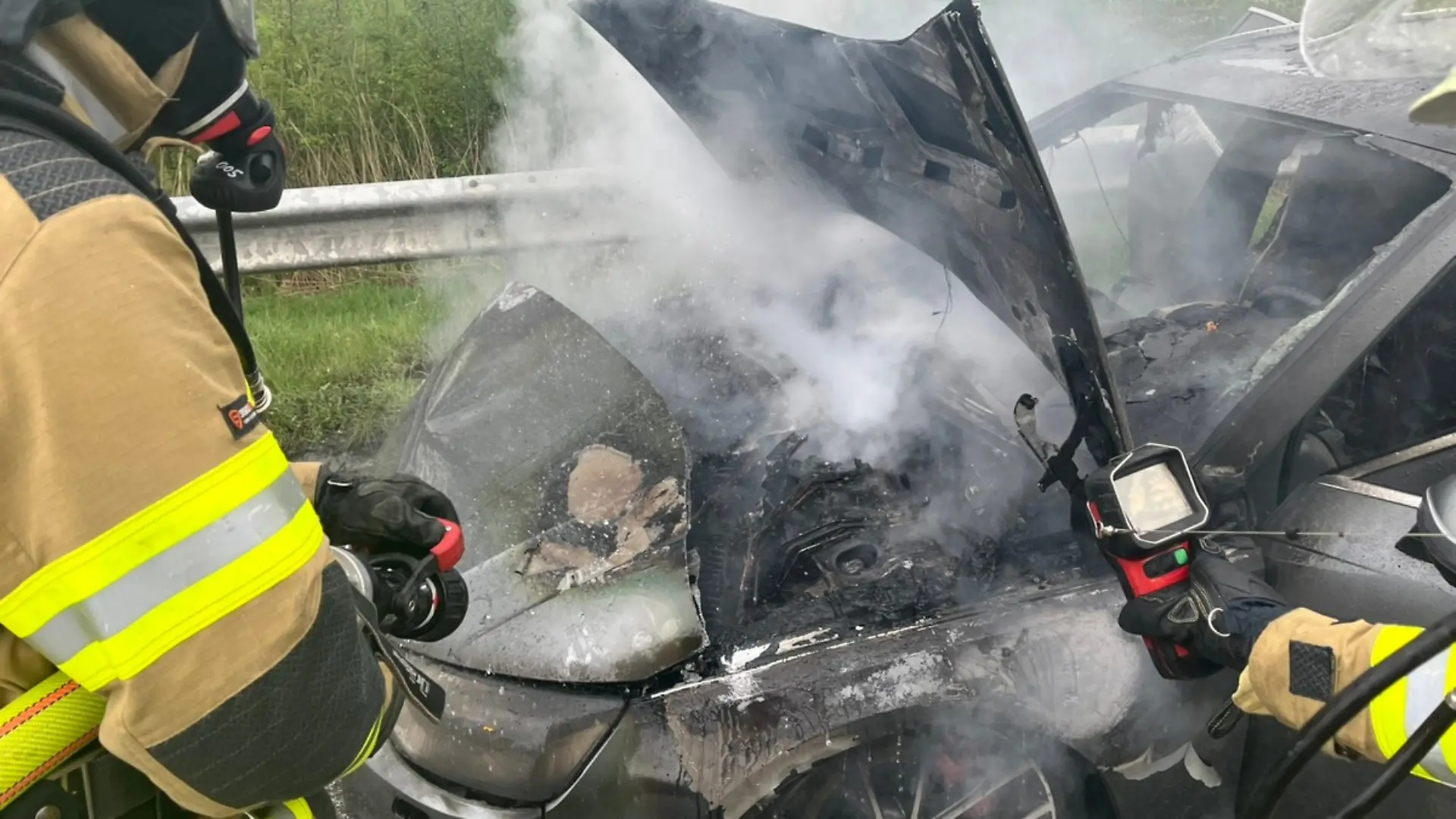 In Höhe der Anschlussstelle Uthlede auf der A27 fängt plötzlich ein Auto an zu brennen.