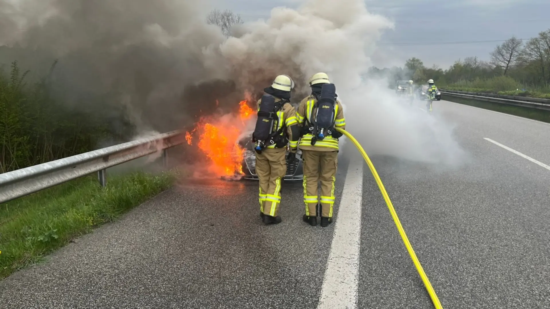 Die Feuerwehr Bremerhaven hat den Brand schnell unter Kontrolle.