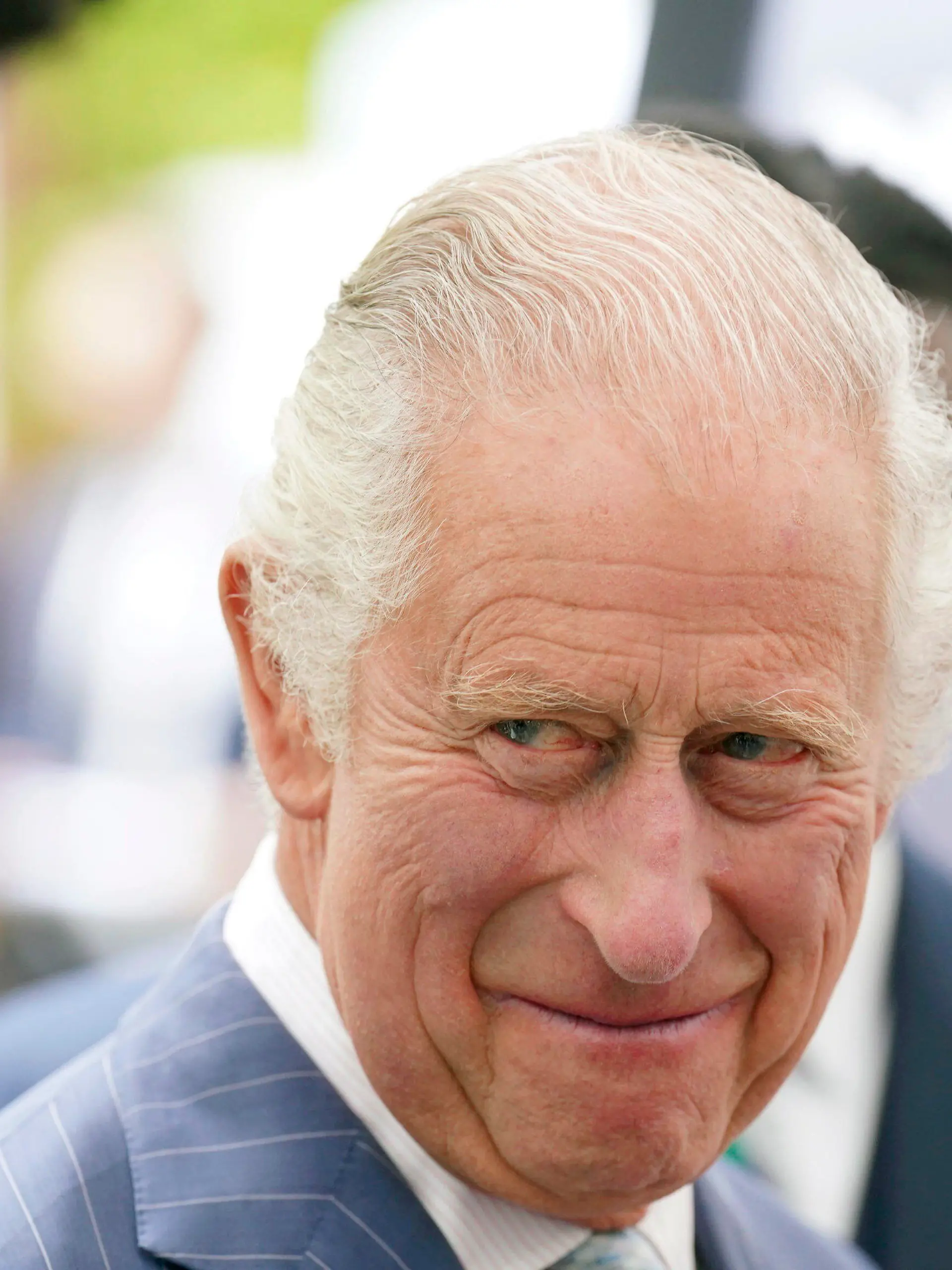 ARCHIV - 12.07.2023, Großbritannien, London: Der britische König Charles III. während eines Empfangs im Clarence House zur Feier von vier Jahrzehnten des Prince of Wales's Charitable Fund. Der britische König Charles III. darf sich in den kommenden Jahren auf einen satten Zuschuss zu seinem Budget für öffentliche Ausgaben («Sovereign Grant») freuen - und das obwohl er prozentual zurückstecken muss. (zu dpa: «König Charles gratuliert Engländerinnen zum WM-Finaleinzug») Foto: Jonathan Brady/Pool PA/AP/dpa +++ dpa-Bildfunk +++