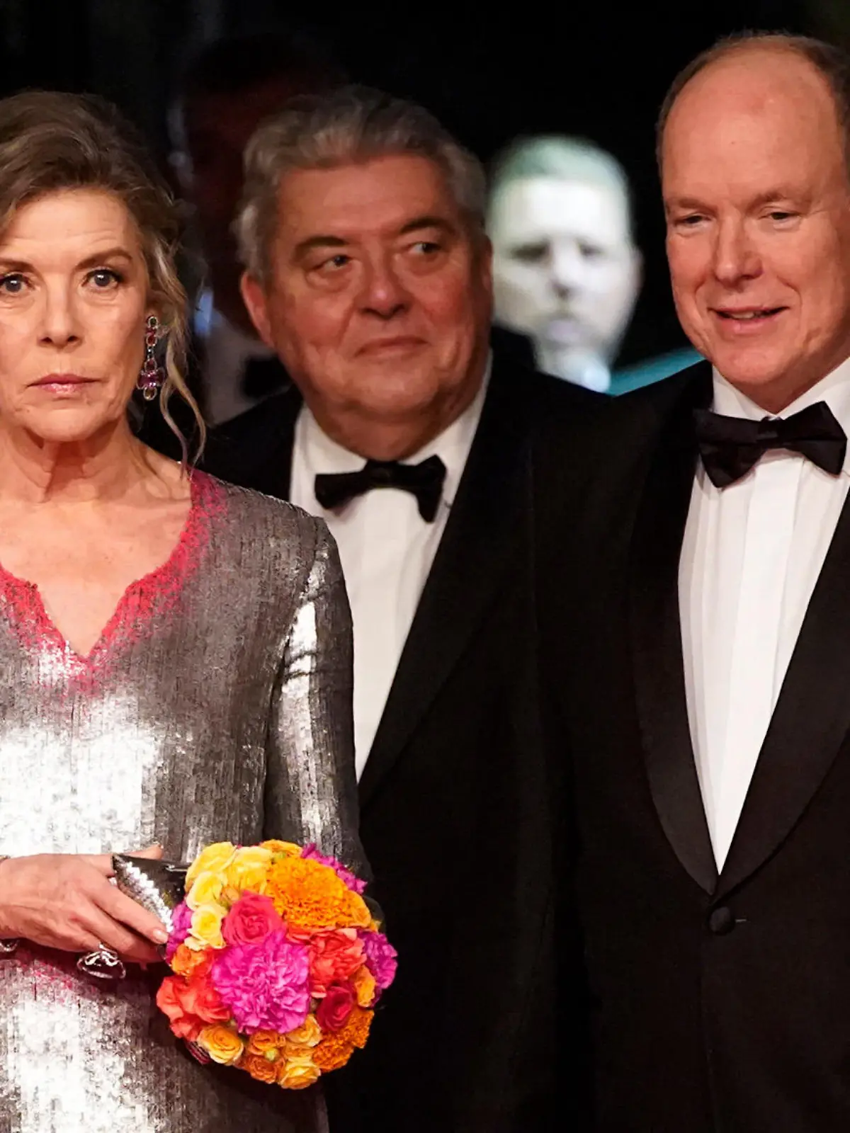 25.03.2023, Monaco: Prinzessin Caroline von Hannover und Fürst Albert II. von Monaco kommen zum «Bal de la Rose» (Rosenball) in Monaco. Die Wohltätigkeitsveranstaltung findet jährlich im Fürstentum statt. (Wiederholung mit verändertem Bildausschnitt) Foto: Daniel Cole/AP Pool/dpa +++ dpa-Bildfunk +++