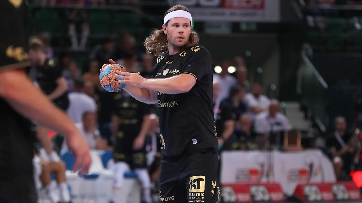 12.08.2023, xgox, Handball - So-Tech-Cup, TBV Lemgo-Lippe - Aalborg Handbold emspor, v.l. Mikkel Hansen Aalborg, 24 am Ball, plays the ball Halle Westfalen *** 12 08 2023, xgox, Handball So Tech Cup, TBV Lemgo Lippe Aalborg Handbold emspor, v l Mikkel Hansen Aalborg, 24 on the ball, plays the ball Halle Westfalen