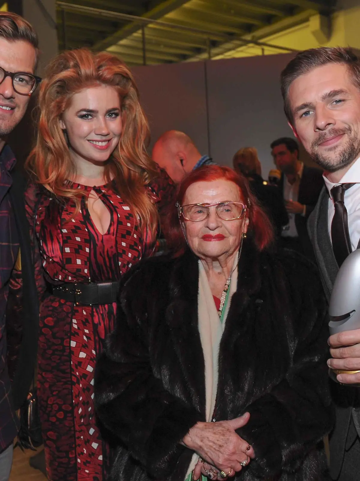 Palina Rojinski, Joko Winterscheidt, Oma Violetta und Klaas Heufer Umlauf beim Der Verleihung des "Deutschen Comedy Preis'" 2013.