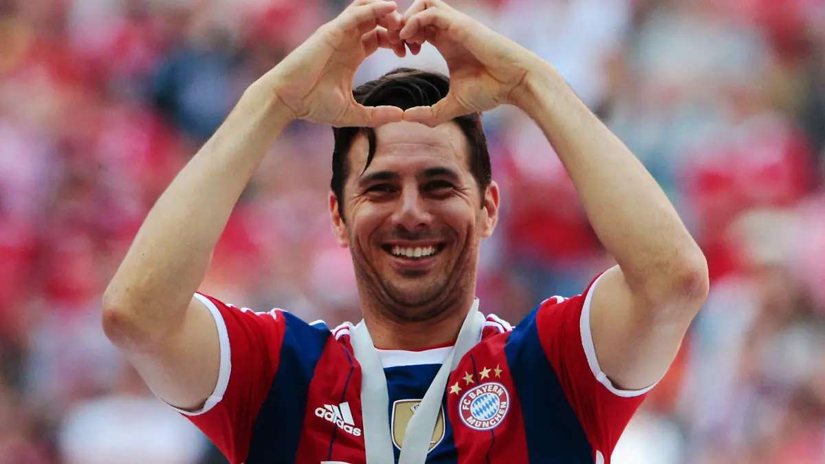 MUNICH, GERMANY - MAY 10: Claudio Pizarro celebrates with his Bundesliga champions medal after the Bundesliga match between Bayern Muenchen and VfB Stuttgart at Allianz Arena on May 10, 2014 in Munich, Germany. (Photo by Adam Pretty/Bongarts/Getty Images)