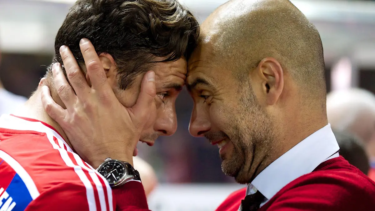 Fussball Berlin Olympiastdion 17.05.2014 DFB Pokalfinale Borussia Dortmund geg FC Bayern Muenchen (München) O:2 nach Verlaengerung Der FC Bayern ist DFB Pokalsieger Claudio PIZARRO 14 FCB Josep GUARDIOLA Trainer FCB
Football Berlin Olympiastdion 17 05 2014 DFB Cup finals Borussia Dortmund geg FC Bavaria Munich Munich o 2 After Recurring payment the FC Bavaria is DFB Cup Winners\u0026#39; Cup Claudio Pizarro 14 FCB Josep Guardiola team manager FCB