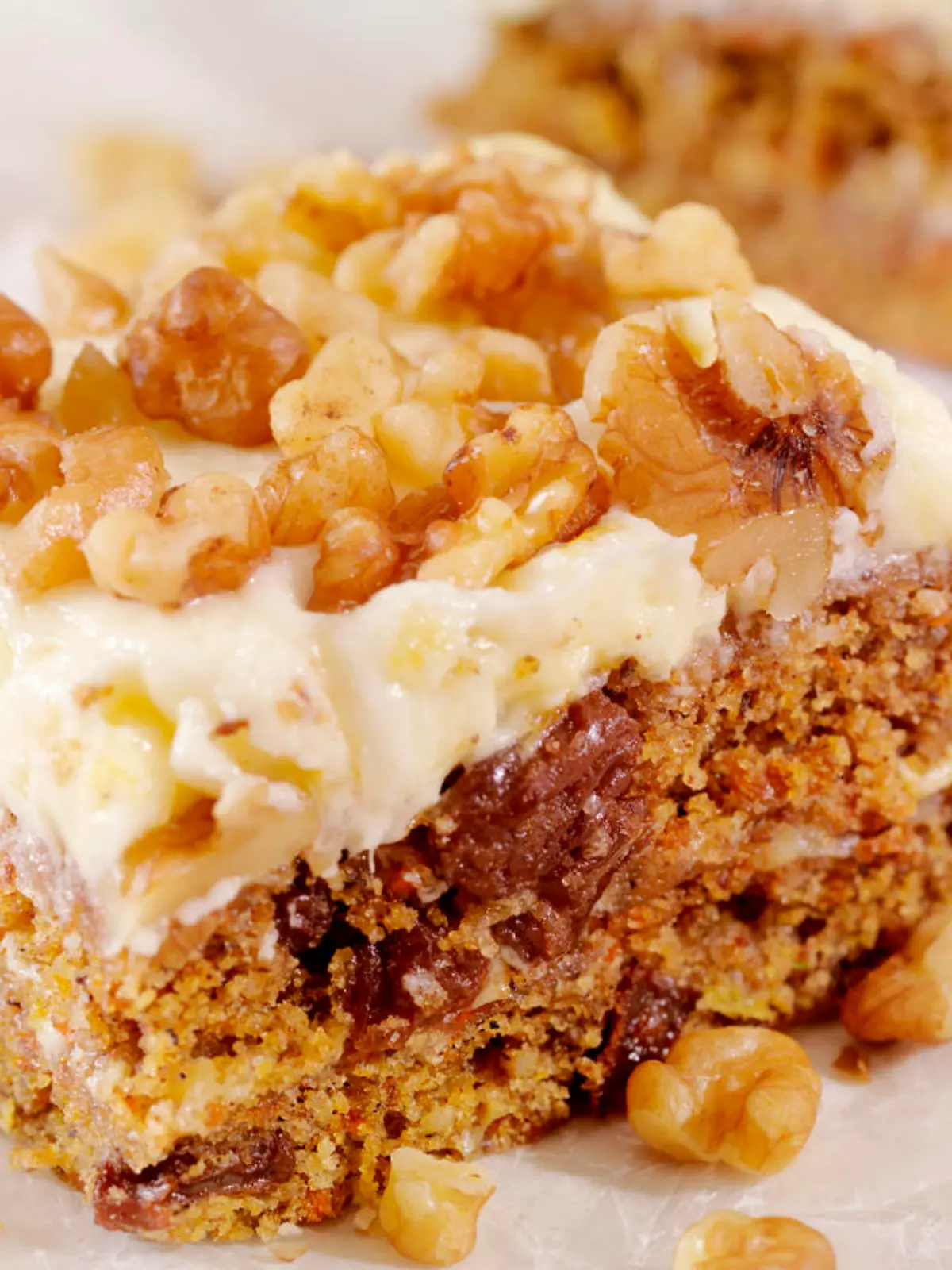 Carrot Cake wird durch die vielen Möhren und Nüsse saftig - da braucht das glutenfreie Mehl in der Regel keine Bindemittel