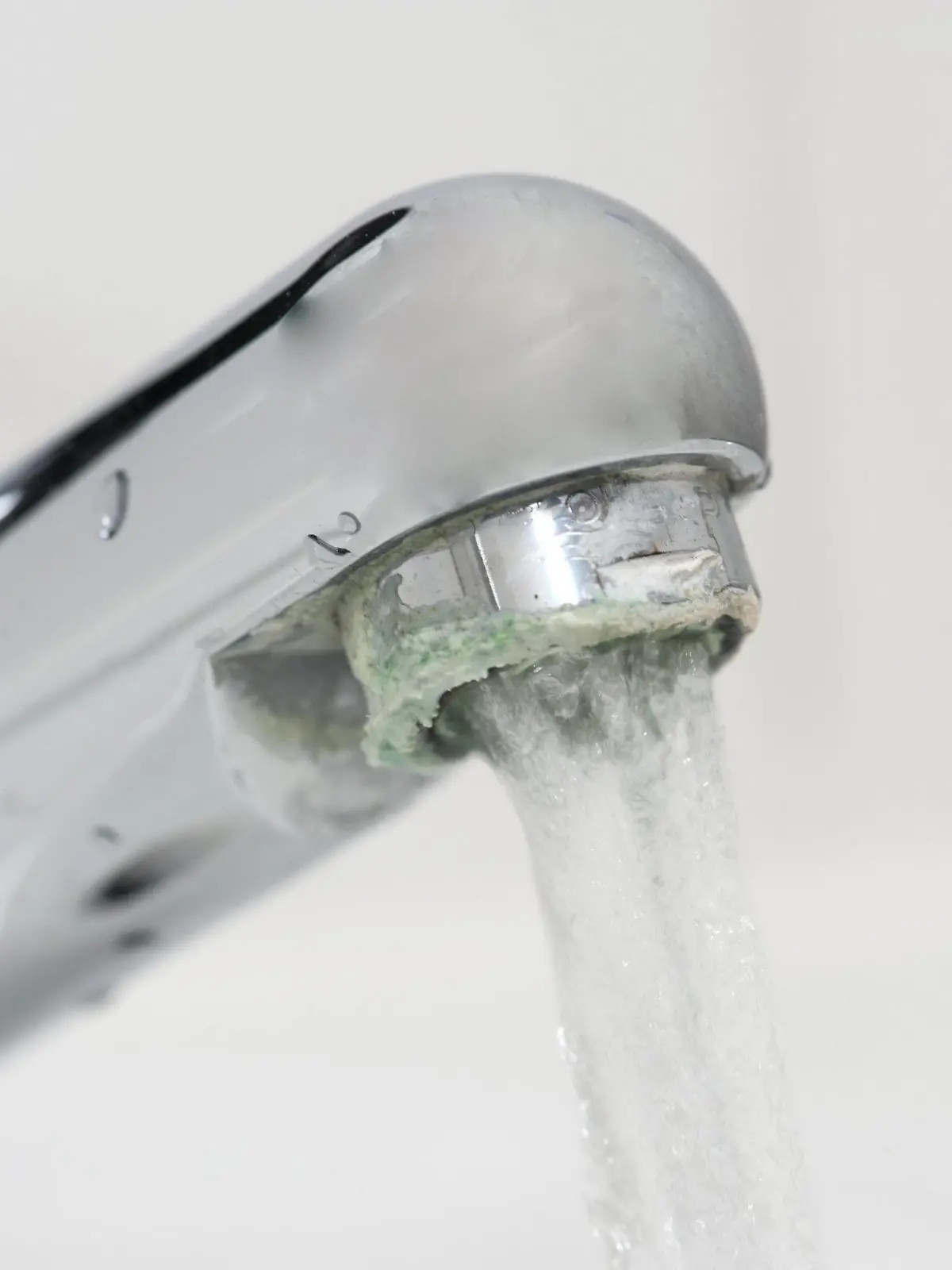 Verkalkter Wasserhahn