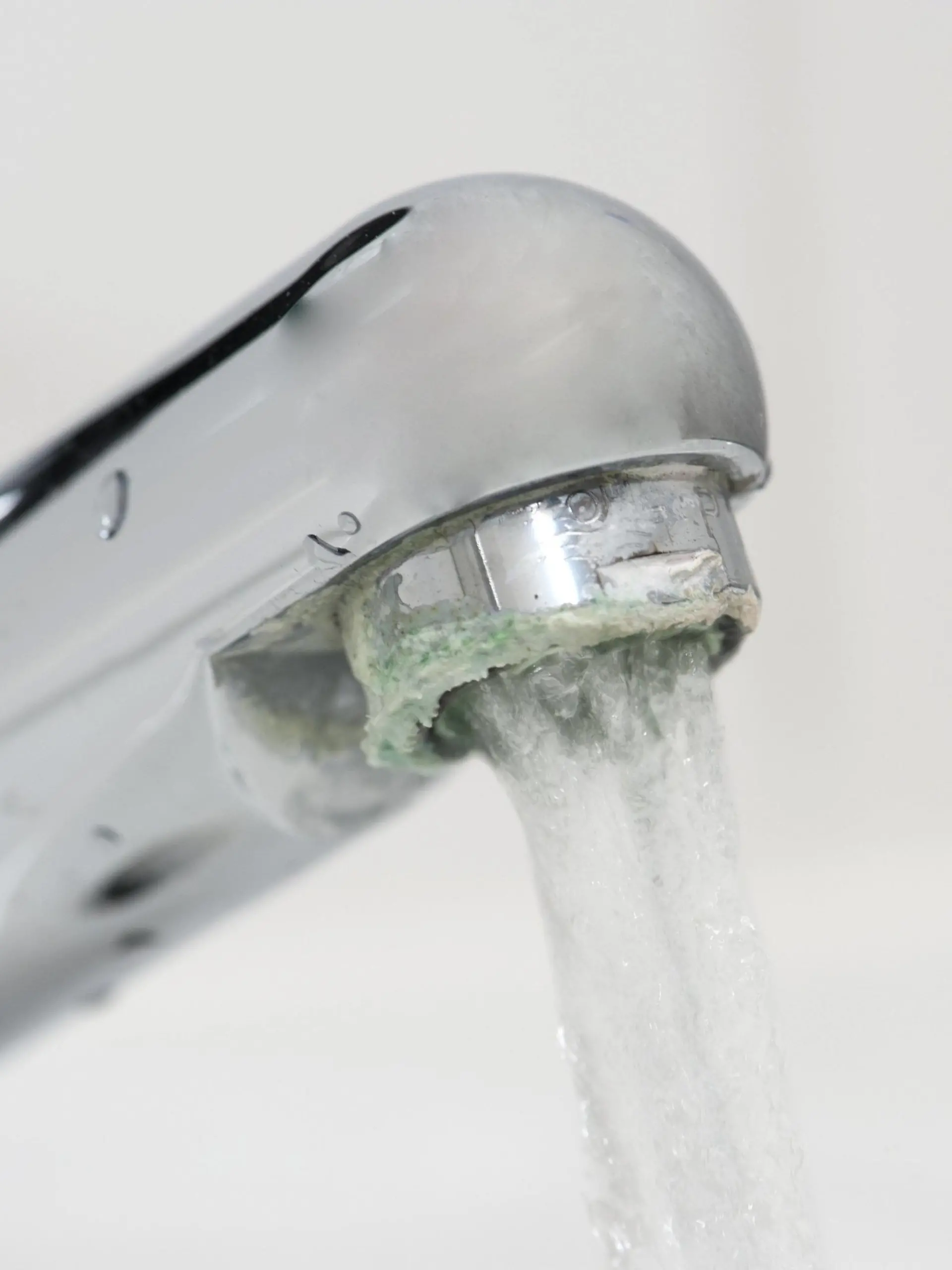 Verkalkter Wasserhahn