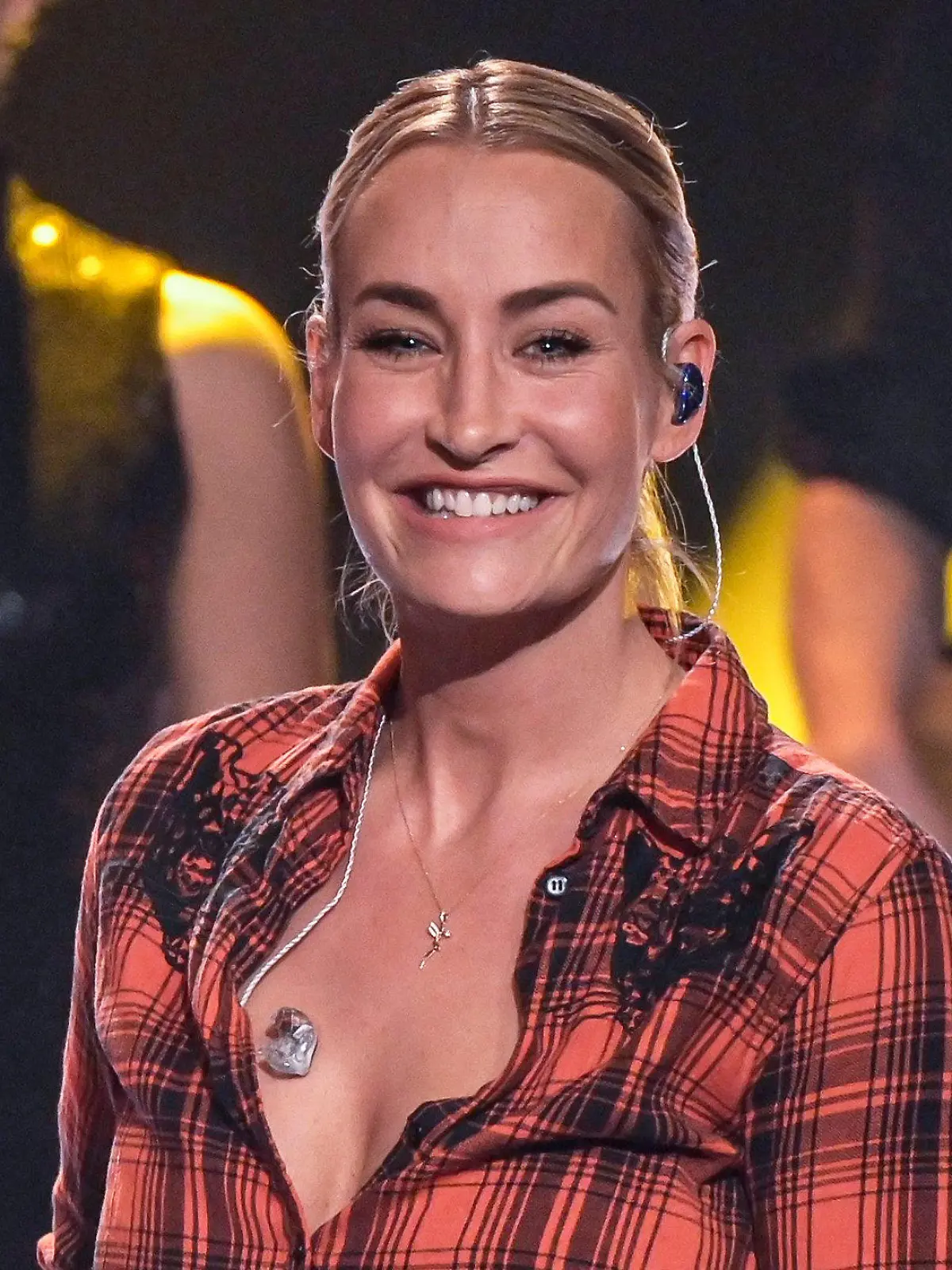 ARCHIV - 16.12.2019, Hamburg: Sängerin Sarah Connor lächelt bei der ZDF-Aufzeichnung des Jahresrückblicks "Menschen 2019". Sie wird am Samstag, 13. Juni 2020, 40 Jahre alt. Foto: Axel Heimken/dpa +++ dpa-Bildfunk +++