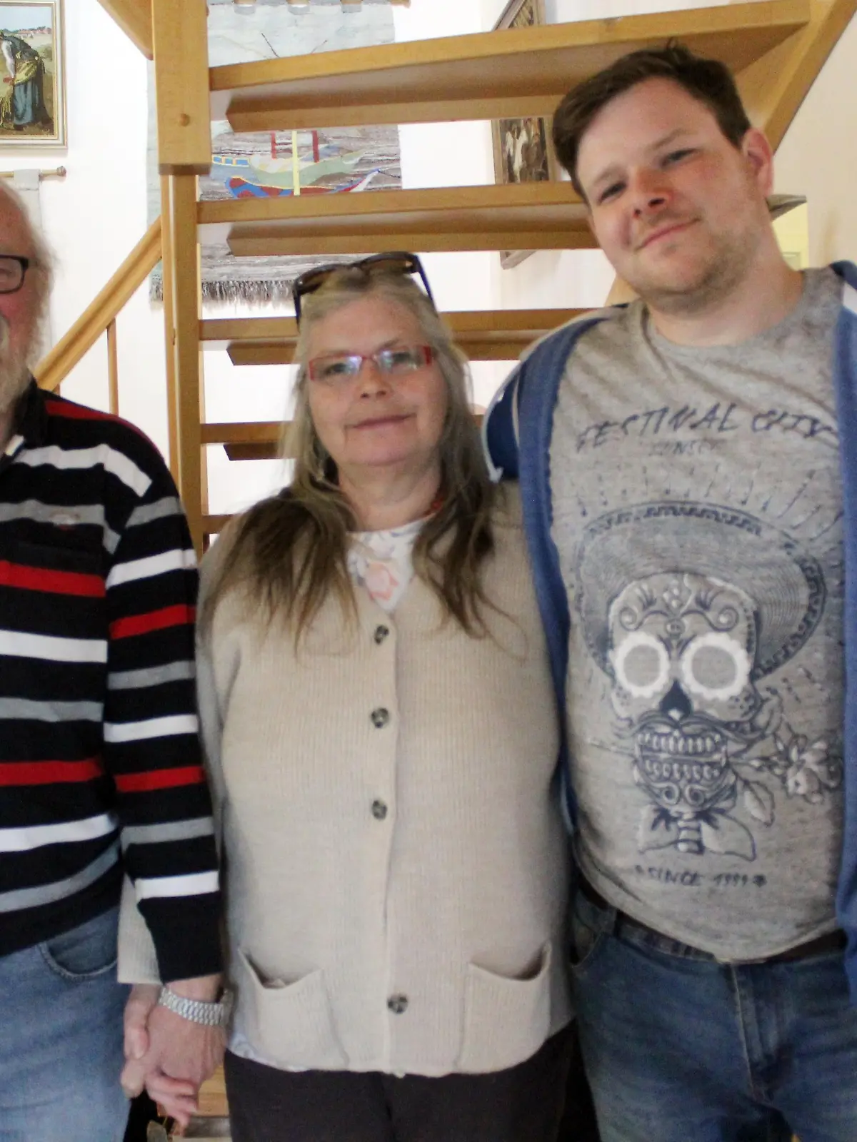 Kandidat Philipp (r.) mit seiner Mutter Angela (M.) und Vater Jürgen (l.).