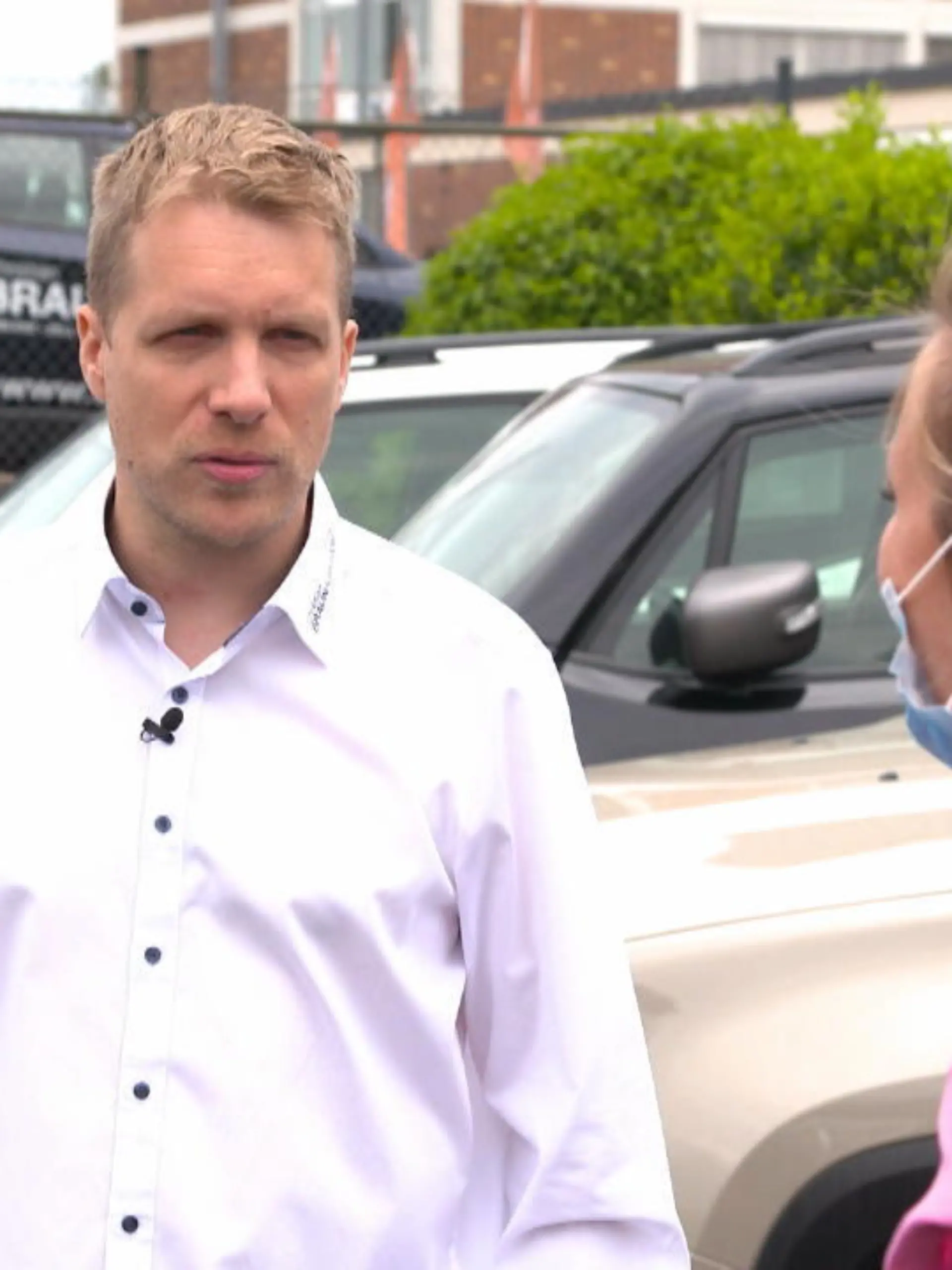 Bild zu: "Oliver Pocher als Autoverkäufer bei "Rent a Pocher""