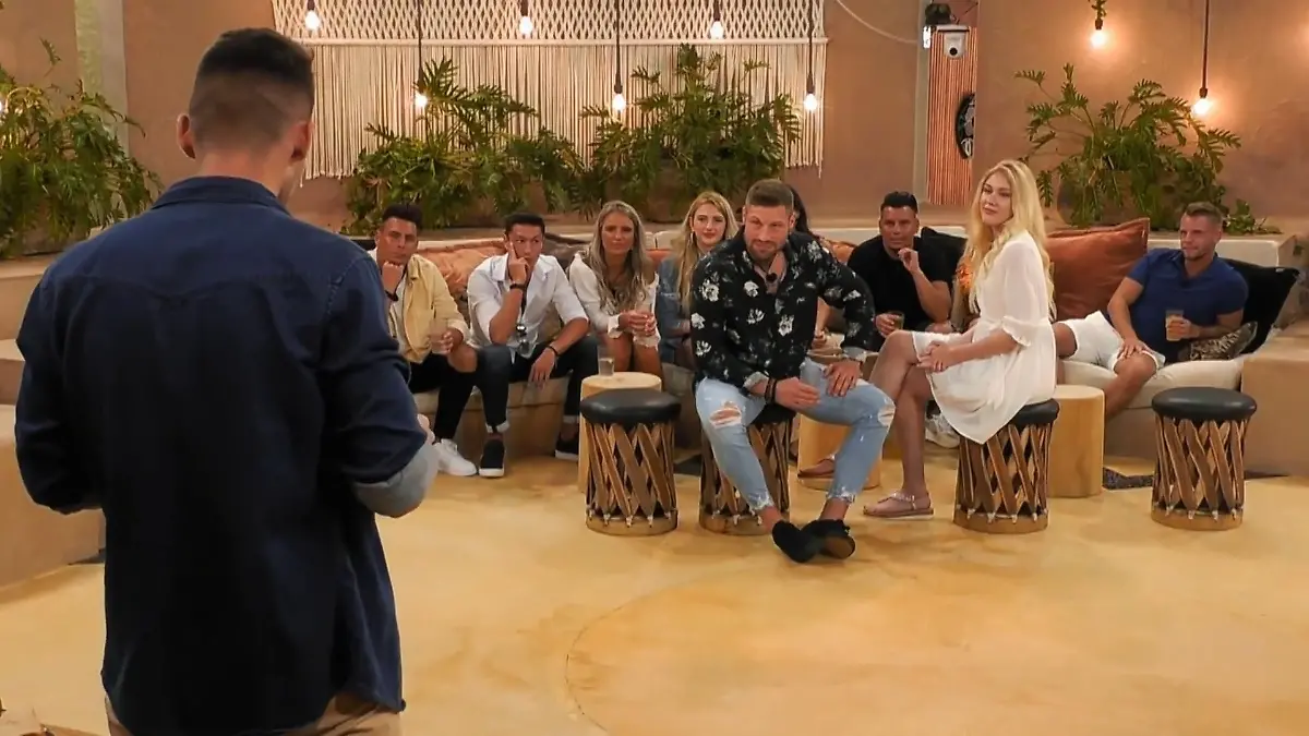 Neuling Omar mischt die Karten völlig neu Paradise Hotel 2020