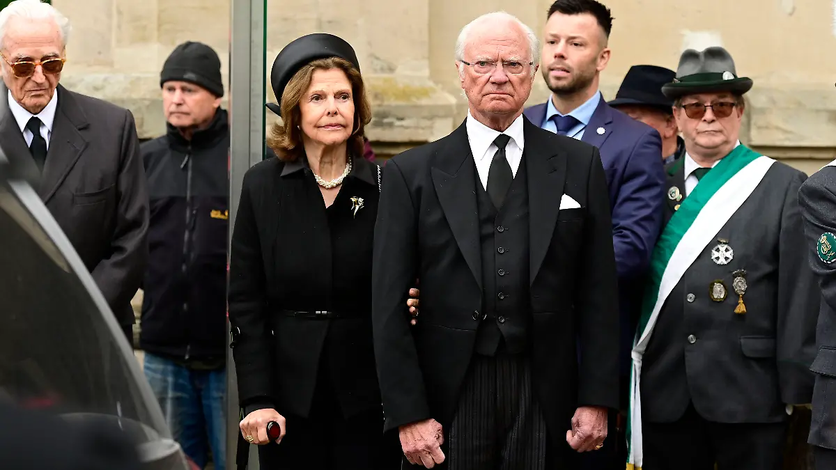 Königin Silvia von Schweden und König Carl Gustaf von Schweden bei der Trauerfeier für Andreas Prinz von Sachsen-Coburg und Gotha