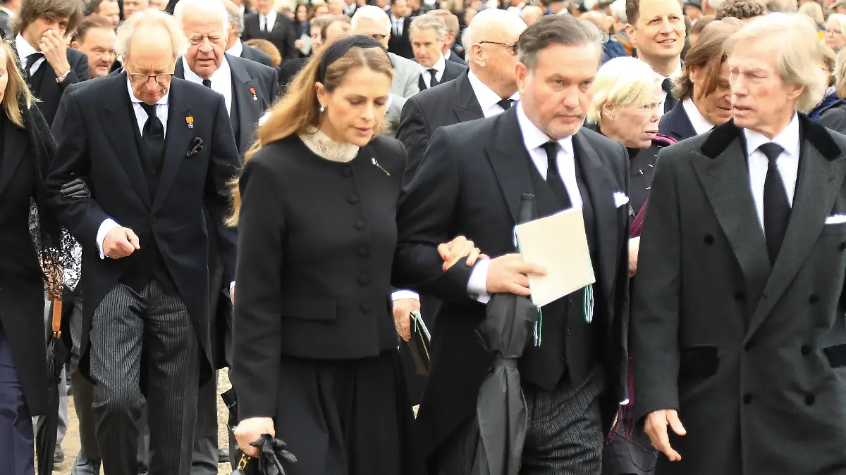 Madeleine von Schweden mit Ehemann Chris O-Neill bei der Trauerfeier für Andreas Prinz von Sachsen-Coburg und Gotha auf dem Schlossplatz in Coburg Bayern