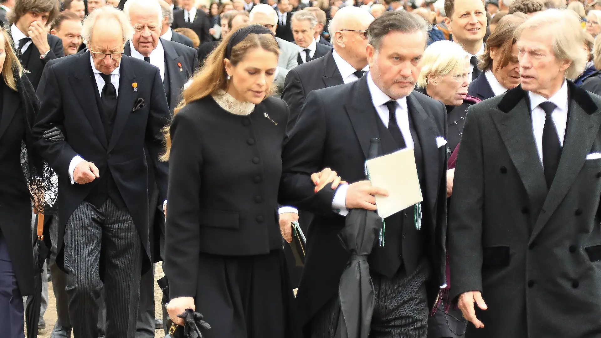 Madeleine von Schweden mit Ehemann Chris O-Neill bei der Trauerfeier für Andreas Prinz von Sachsen-Coburg und Gotha auf dem Schlossplatz in Coburg Bayern