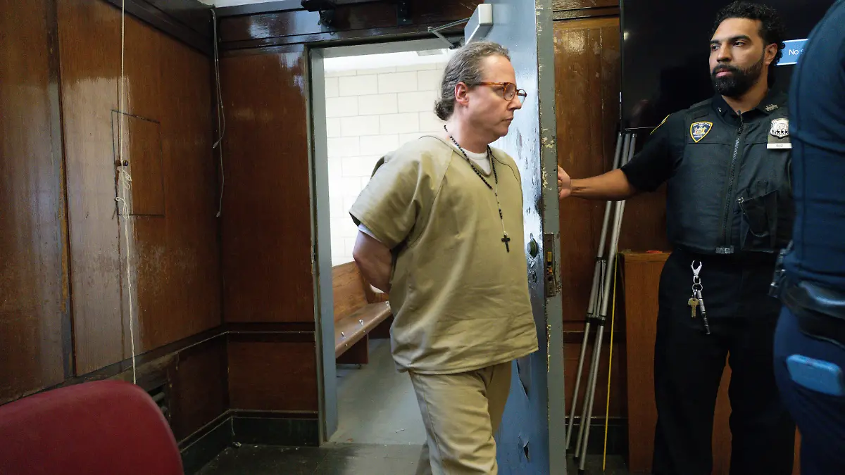 Ryan Hemphill, left, appears in Manhattan criminal court for his arraignment on sexual assault charges, Thursday, April 24, 2025, in New York. (Steven Hirsch/New York Post via AP, Pool)