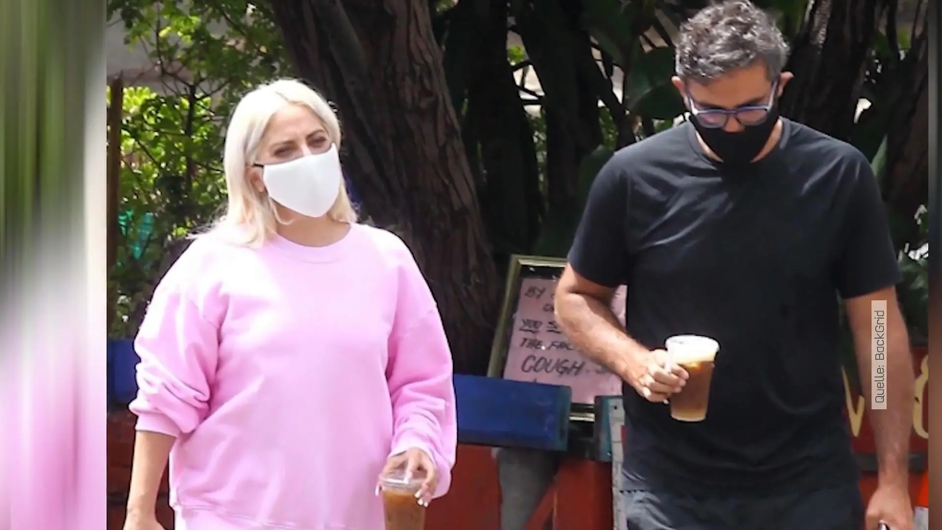 Lady Gaga hat ihre Hose vergessen Sängerin unten ohne unterwegs