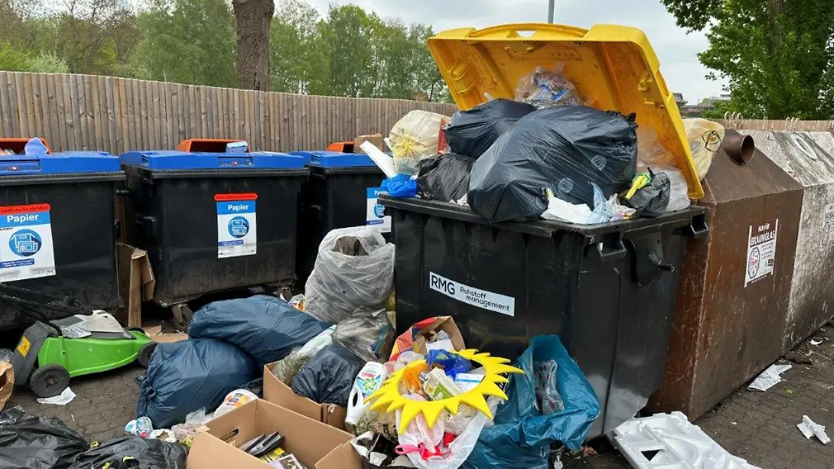 2023-05-14 Müllplatz am Hechtkamp vom 07. Mai und 14. Mail - 20230507_100157901_iOS.jpg