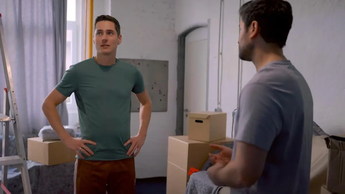 Ringo schaut sich ein mögliches neues Büro an „Unter uns“-Folge vom 01.05.25 auf RTL+