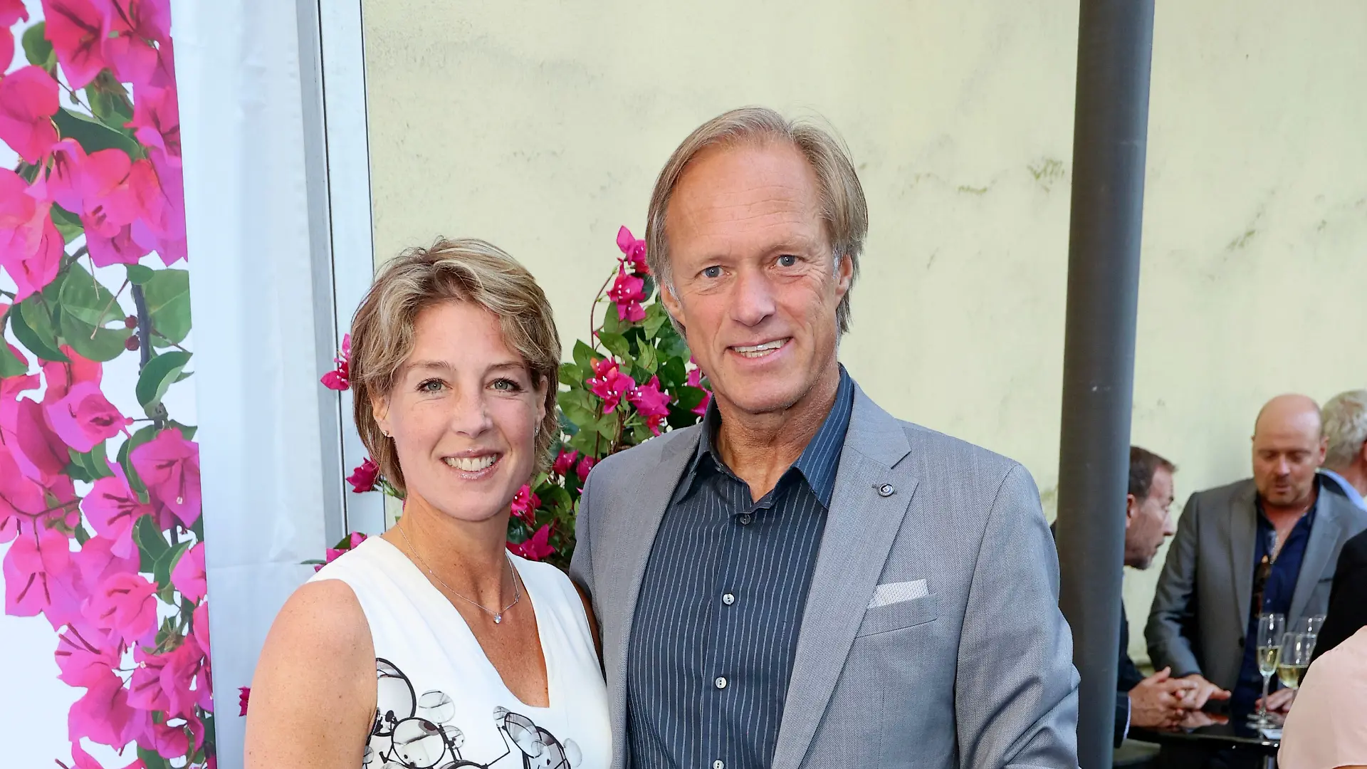 Christina Block mit ihrem Lebenspartner Gerhard Delling bei der Premiere des Musicals ‘Mamma Mia!’ im Stage Theater Neue Flora. Hamburg am 11.09.2022