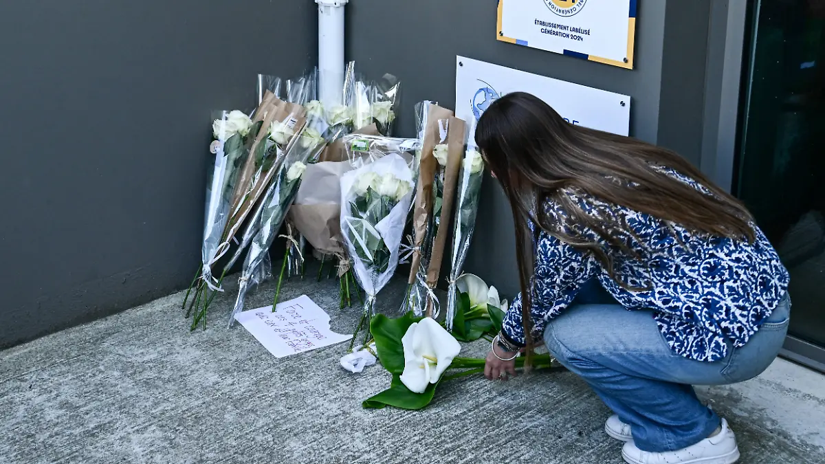 Vor der Schule trauerten Mitschüler und Anwohner.