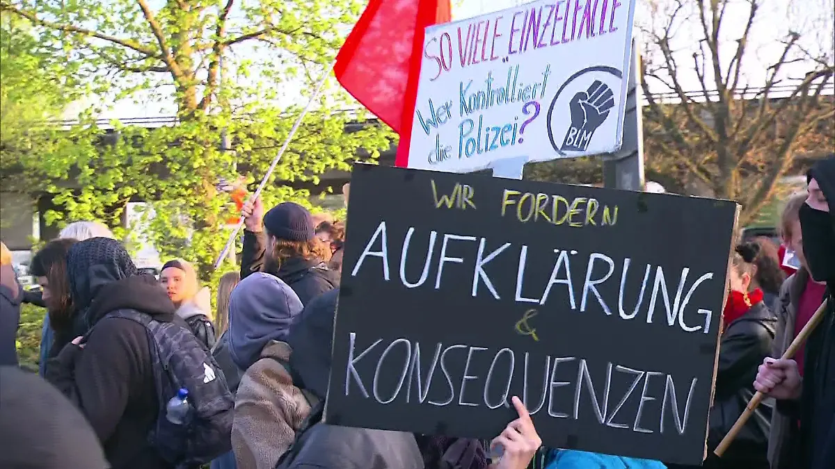Die Demonstranten fordern Antworten.