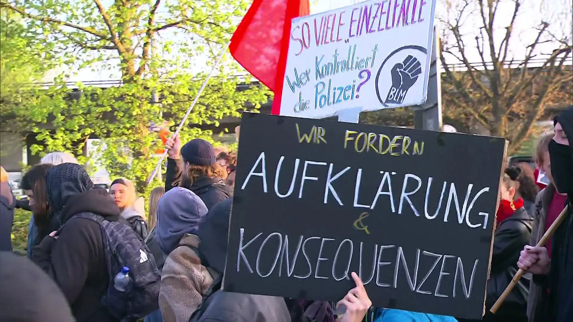 Die Demonstranten fordern Antworten.