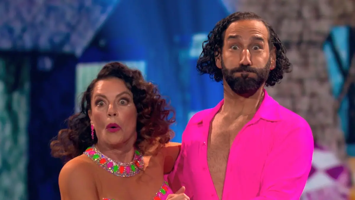 Christine Neubauer klärt über Kuss mit Massimo Sinató auf Schmatzer bei „Let’s Dance”!