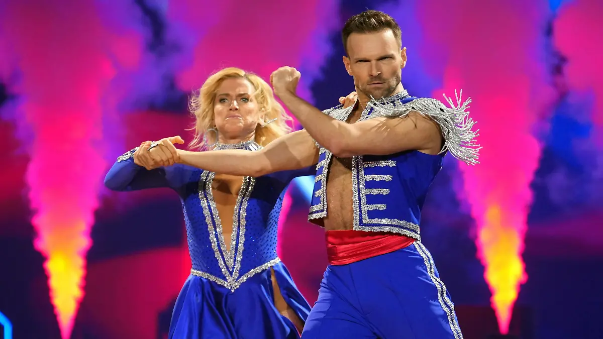 Jeanette Biedermann und Vadim Garbuzov tanzen Paso Doble.
