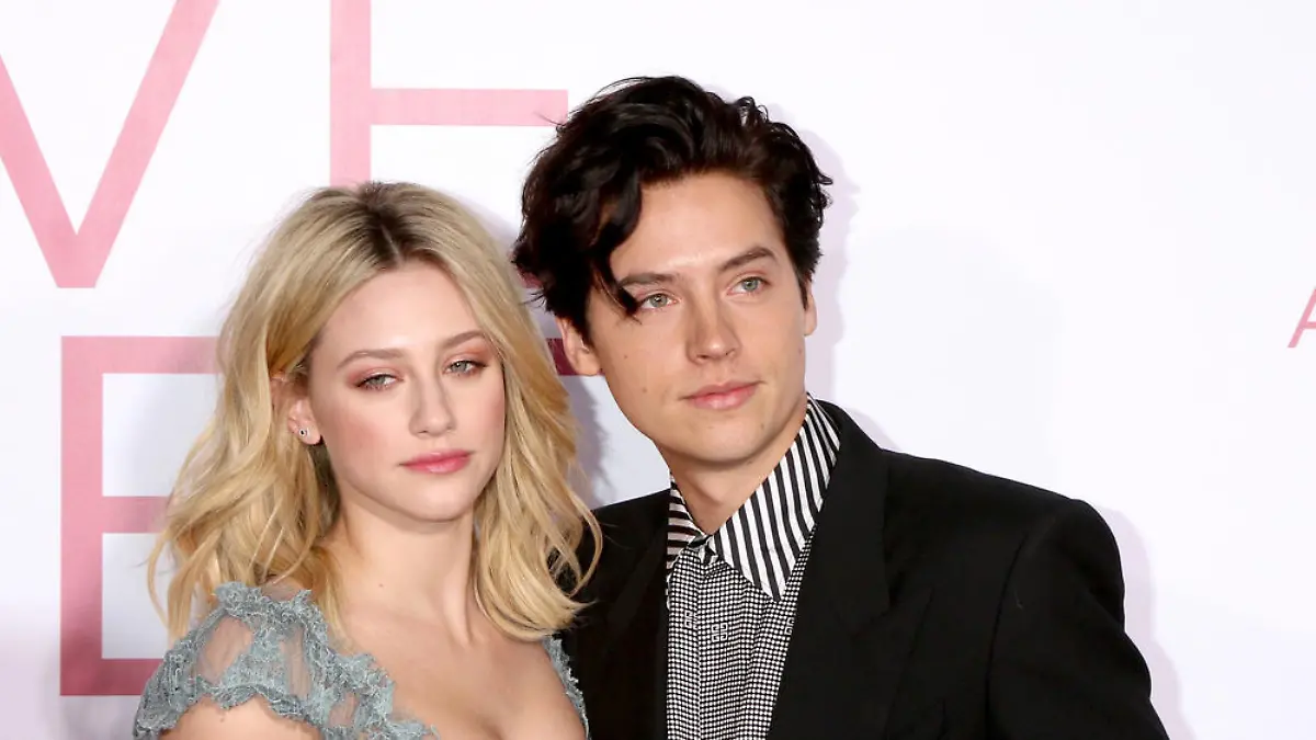 Sexuelle Belästigung? Cole Sprouse nennt Anschuldigungen "falsch"