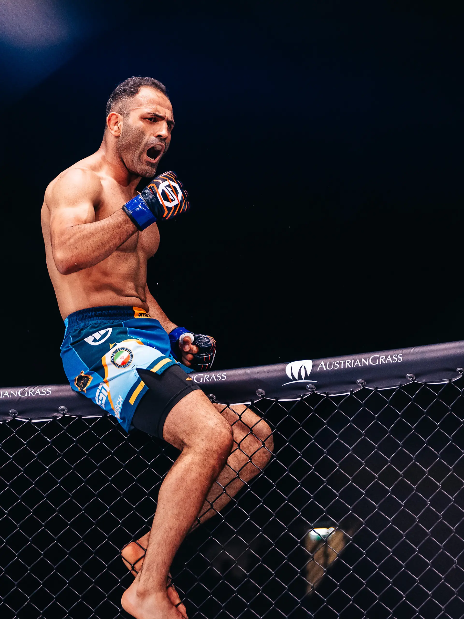 Bild zu: "Anruf seiner Frau rührt MMA-Fighter zu Tränen – weil sie DAS sagt!"