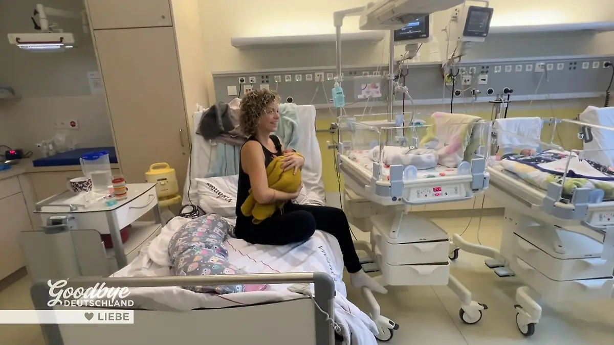 Franzi und ihre Tochter Malia in einer Berliner Klinik.
