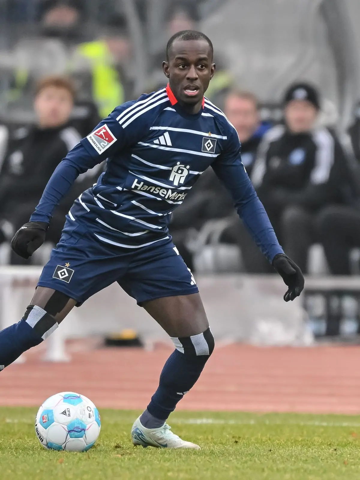 Bild zu: "Alkohol am Steuer! HSV suspendiert Fußballprofi Jean-Luc Dompé bis auf Weiteres"