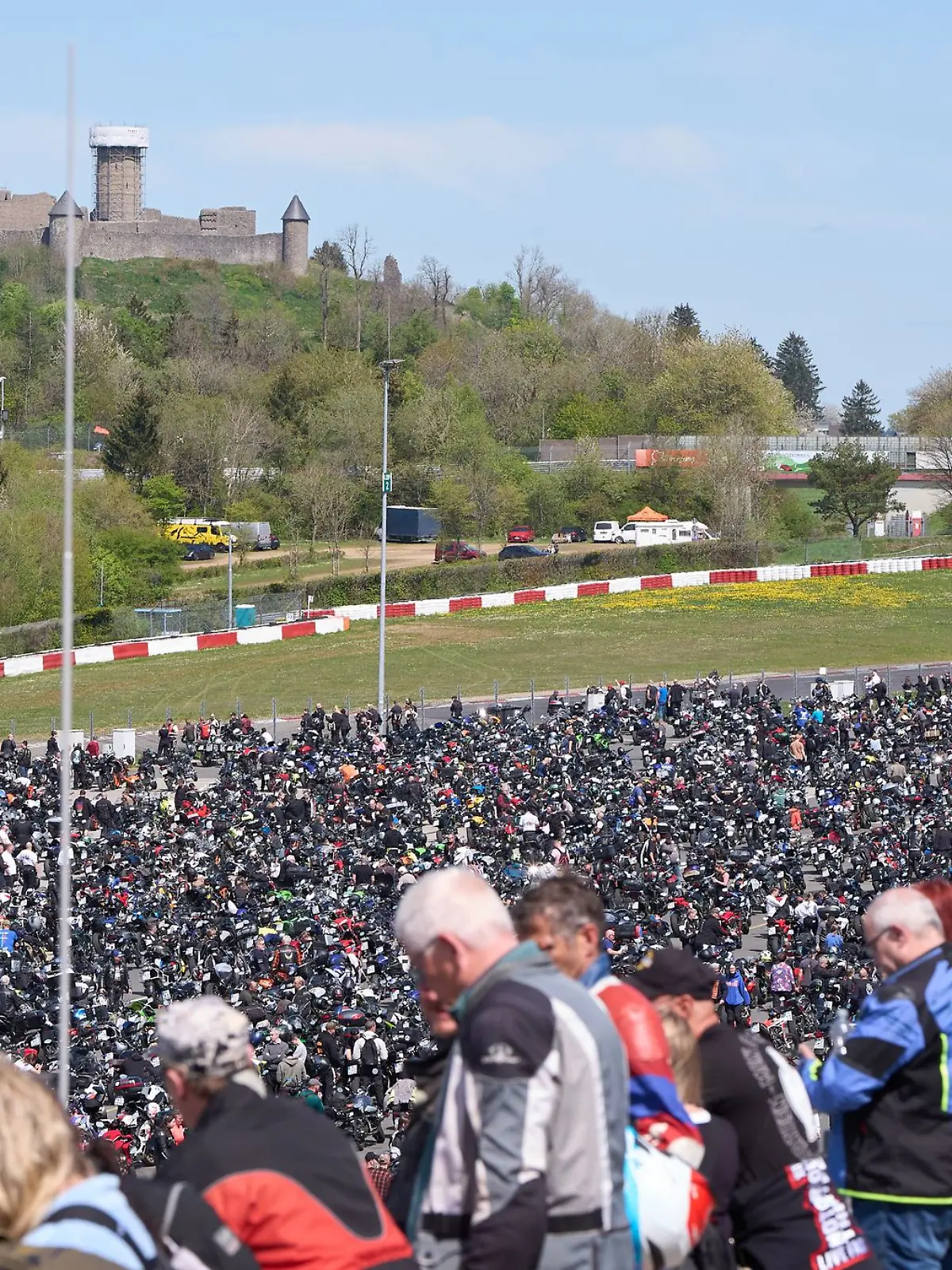Bild zu: "Stromausfall legt Nürburgring während 24-Stunden-Spektakel lahm"