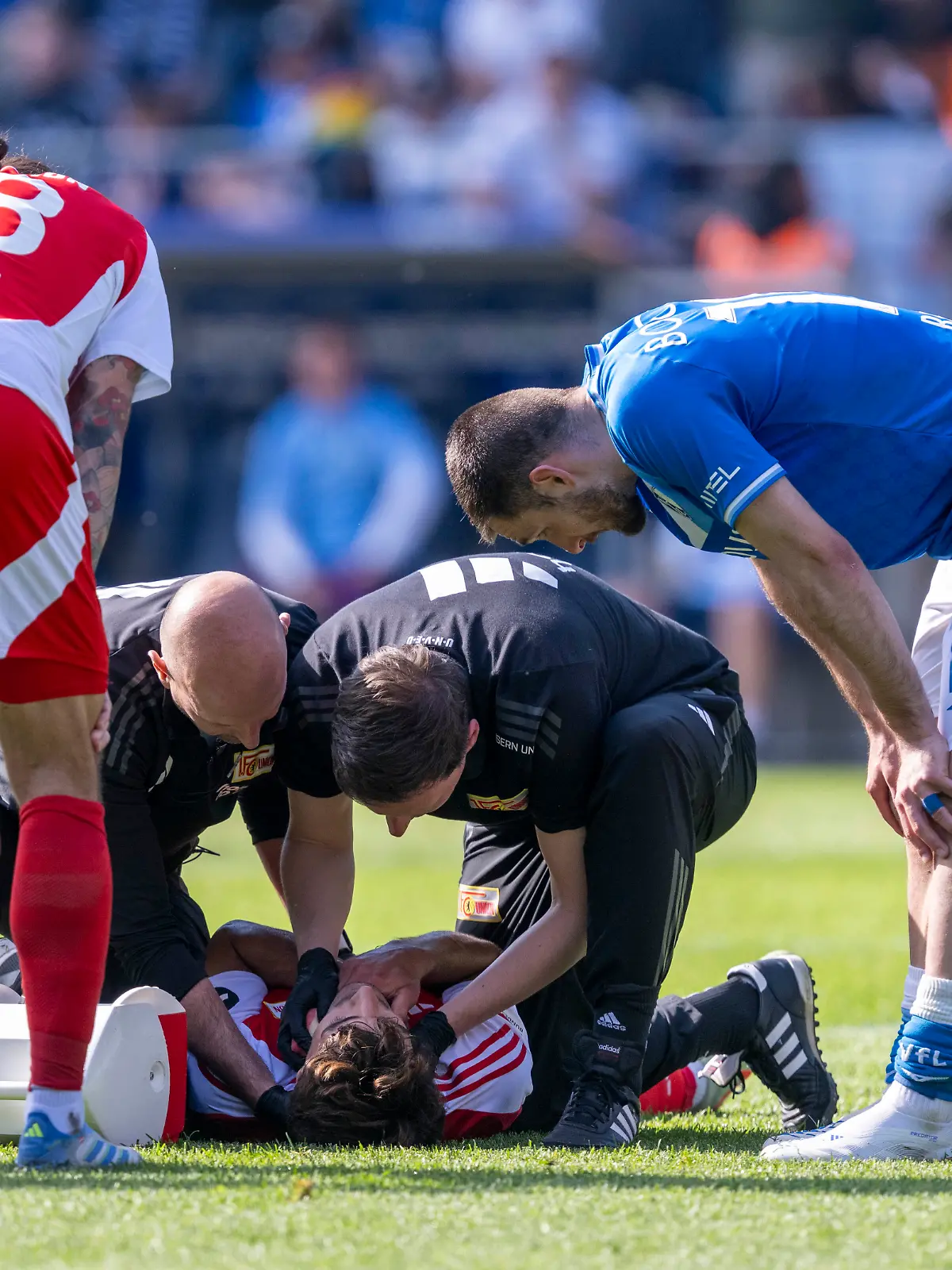 Bild zu: "Nach Kehlkopf-Treffer! Große Sorgen um Bundesliga-Star"