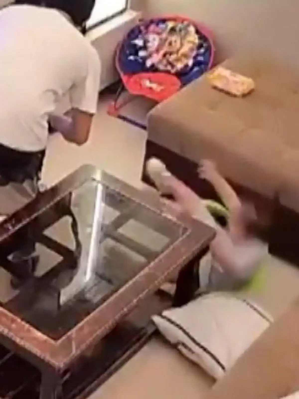 Bild zu: "Kleinkind stürzt – und wird auf unerwartete Weise gerettet"