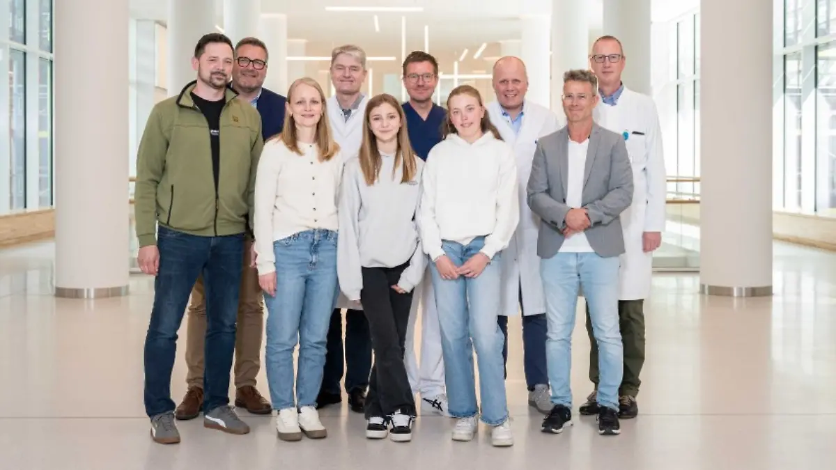 Ihre Eltern, Schulfreundin Johanna, Schulleiter Sander, die Kardiologen und Emmi selbst können ihr Glück kaum fassen.