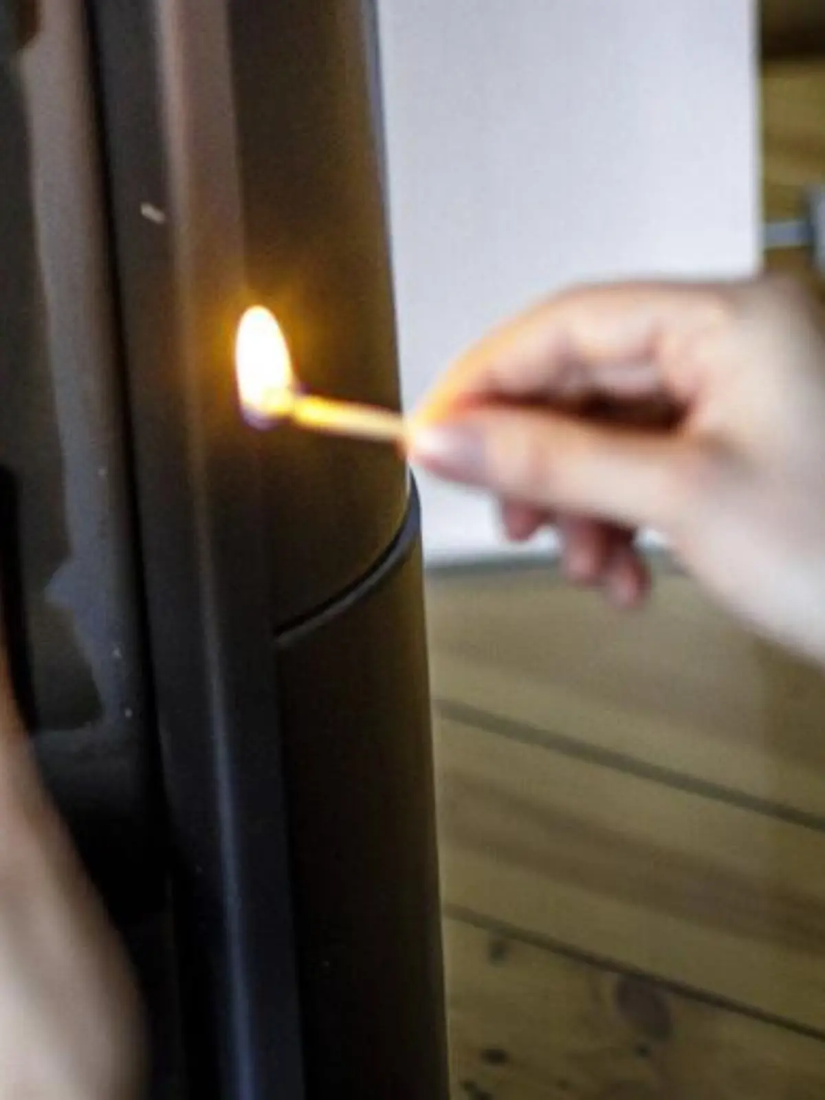 Bild zu: "Zwei Jungen (10 und 12) spielen mit dem Feuer – und verbrennen sich dabei stark"