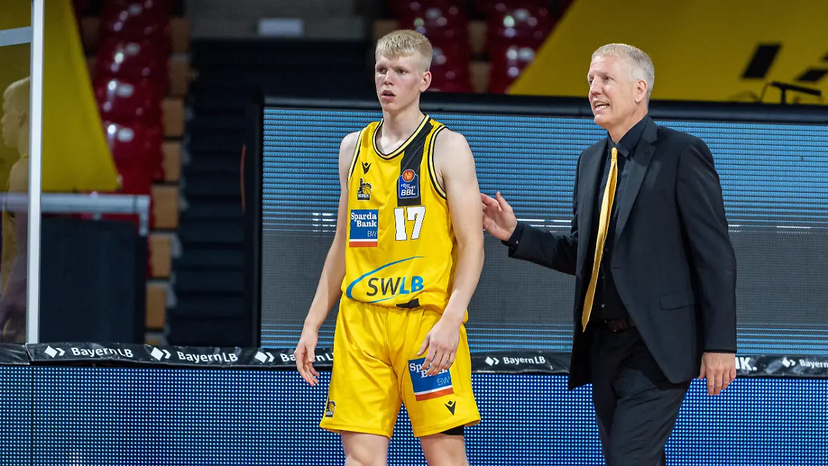 Basketball easyCredit BBL Final-Turnier Basketball München 09.06.2020 Saison 2019 / 2020 easyCredit BBL Final-Turnier 2020 Vorrunde Gruppe B Spieltag 2 MHP Riesen Ludwigsburg - Fraport Skyliners Jacob Patrick Ludwigsburg Nr. 17 John Patrick Ludwigsburg, Trainer München Audi-Dome Deutschland *** Basketball easyCredit BBL Final Tournament Basketball Munich 09 06 2020 Season 2019 2020 easyCredit BBL Final Tournament 2020 Preliminary Round Group B Matchday 2 MHP Riesen Ludwigsburg Fraport Skyliners Jacob Patrick Ludwigsburg Nr 17 John Patrick Ludwigsburg, Coach Munich Audi Dome Germany