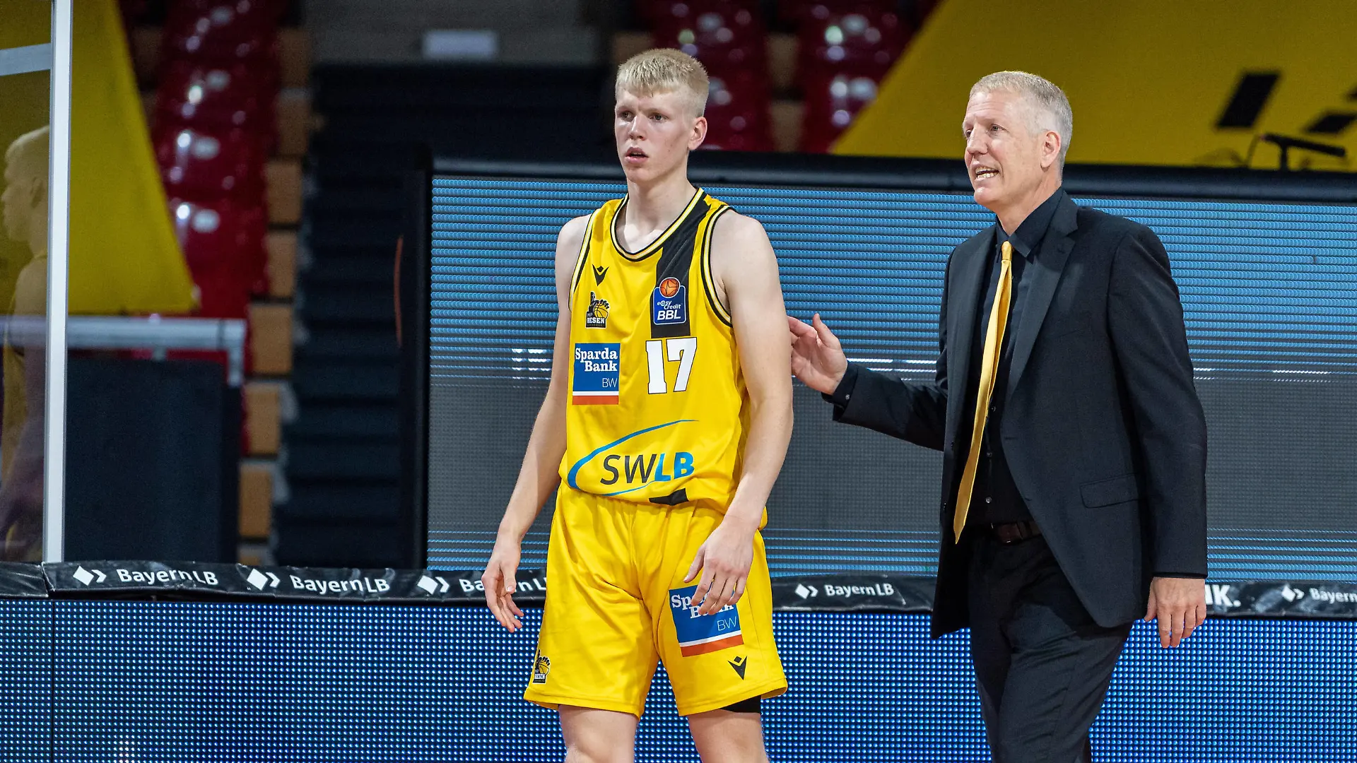 Basketball easyCredit BBL Final-Turnier Basketball München 09.06.2020 Saison 2019 / 2020 easyCredit BBL Final-Turnier 2020 Vorrunde Gruppe B Spieltag 2 MHP Riesen Ludwigsburg - Fraport Skyliners Jacob Patrick Ludwigsburg Nr. 17 John Patrick Ludwigsburg, Trainer München Audi-Dome Deutschland *** Basketball easyCredit BBL Final Tournament Basketball Munich 09 06 2020 Season 2019 2020 easyCredit BBL Final Tournament 2020 Preliminary Round Group B Matchday 2 MHP Riesen Ludwigsburg Fraport Skyliners Jacob Patrick Ludwigsburg Nr 17 John Patrick Ludwigsburg, Coach Munich Audi Dome Germany