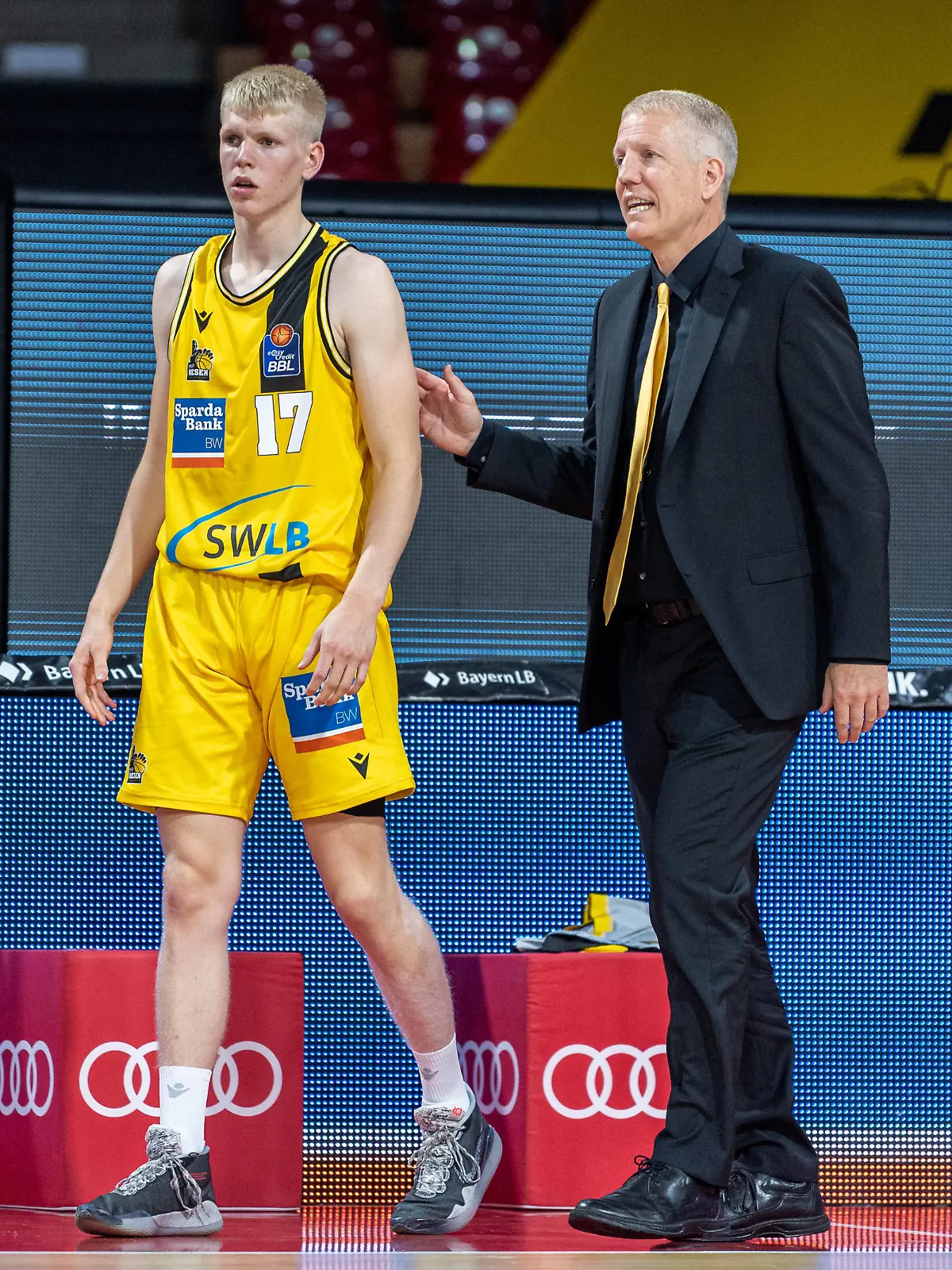  Basketball easyCredit BBL Final-Turnier Basketball München 09.06.2020 Saison 2019 / 2020 easyCredit BBL Final-Turnier 2020 Vorrunde Gruppe B Spieltag 2 MHP Riesen Ludwigsburg - Fraport Skyliners Jacob Patrick Ludwigsburg Nr. 17 John Patrick Ludwigsburg, Trainer München Audi-Dome Deutschland *** Basketball easyCredit BBL Final Tournament Basketball Munich 09 06 2020 Season 2019 2020 easyCredit BBL Final Tournament 2020 Preliminary Round Group B Matchday 2 MHP Riesen Ludwigsburg Fraport Skyliners Jacob Patrick Ludwigsburg Nr 17 John Patrick Ludwigsburg, Coach Munich Audi Dome Germany