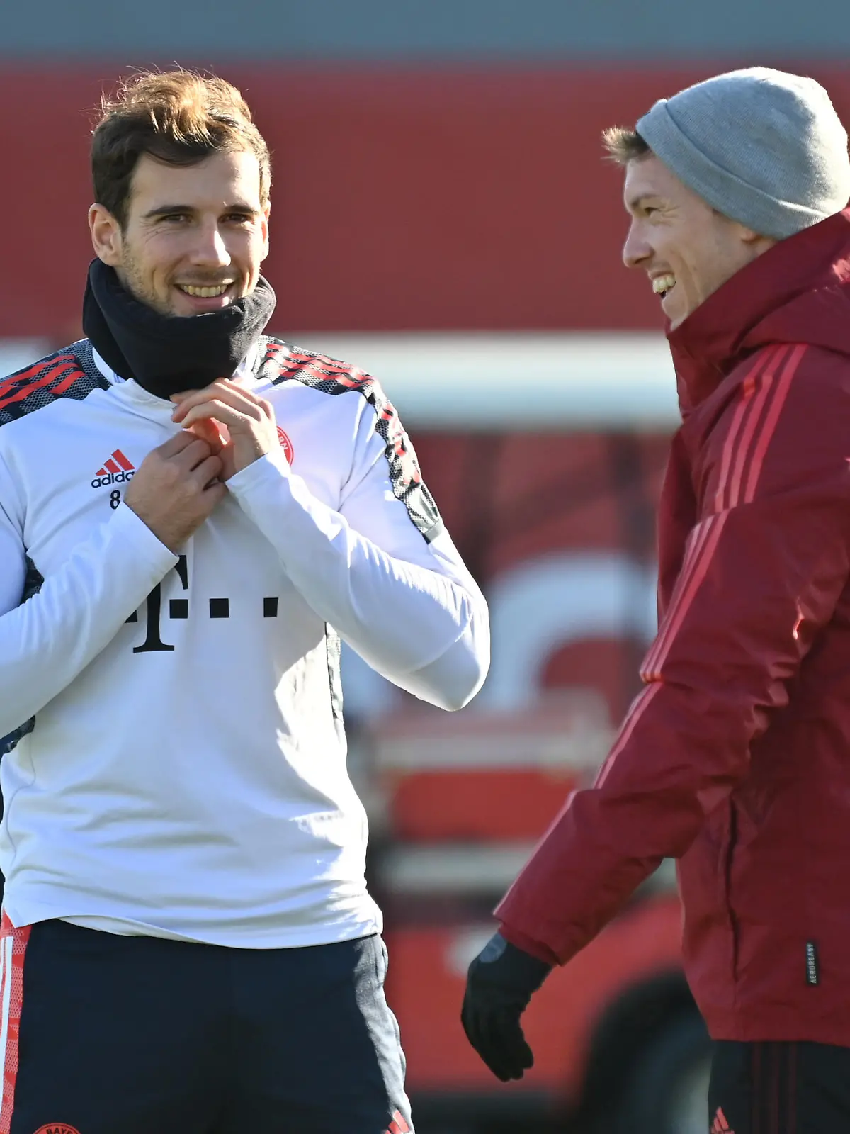 v.li:Leon GORETZKA (Bayern Muenchen) mit Trainer Julian NAGELSMANN (Bayern Muenchen). Fussball Champions League/ FC Bayern Muenchen - FC Barcelona ,Abschlusstraining am 07.12.2021