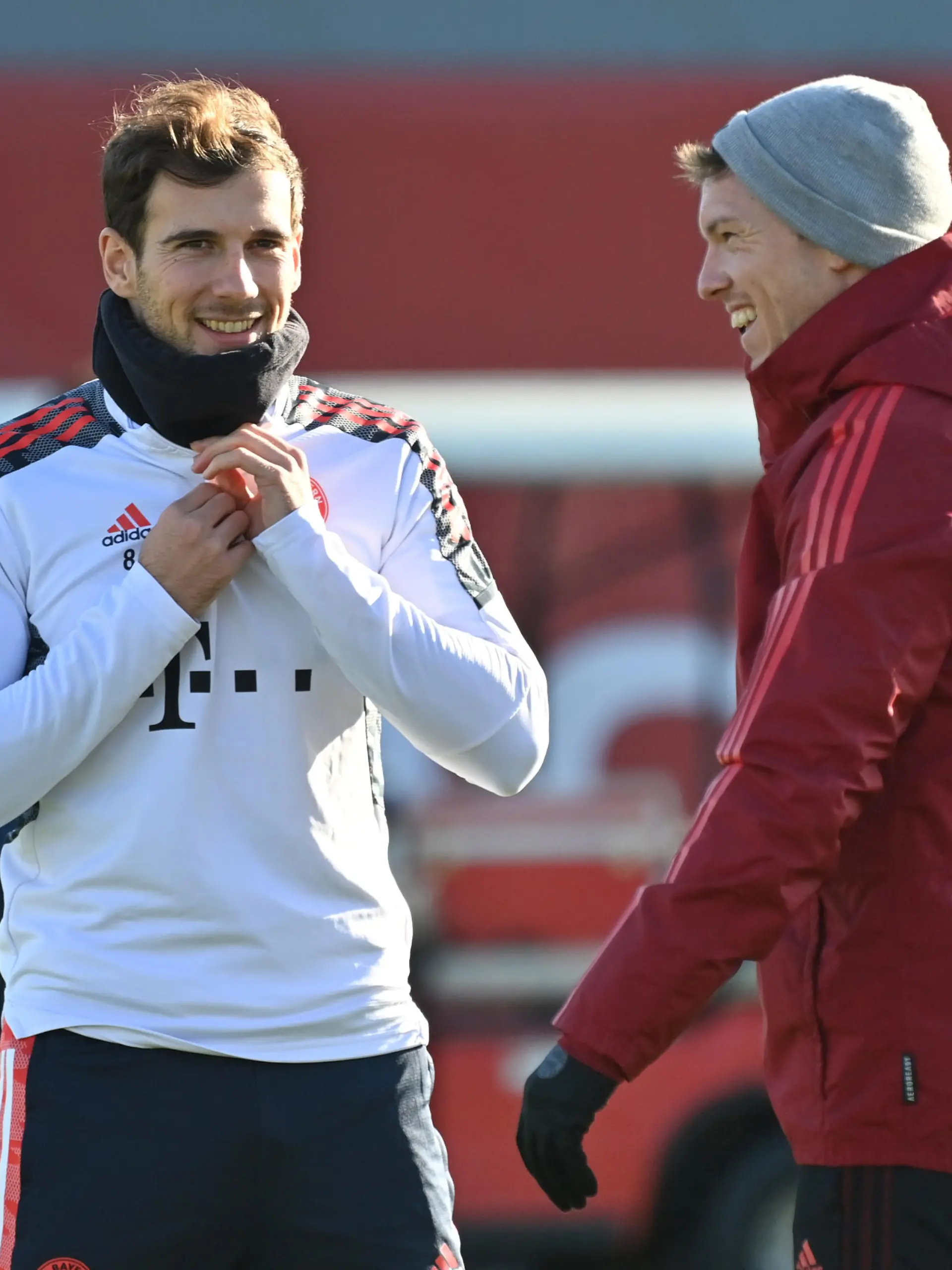 v.li:Leon GORETZKA (Bayern Muenchen) mit Trainer Julian NAGELSMANN (Bayern Muenchen). Fussball Champions League/ FC Bayern Muenchen - FC Barcelona ,Abschlusstraining am 07.12.2021