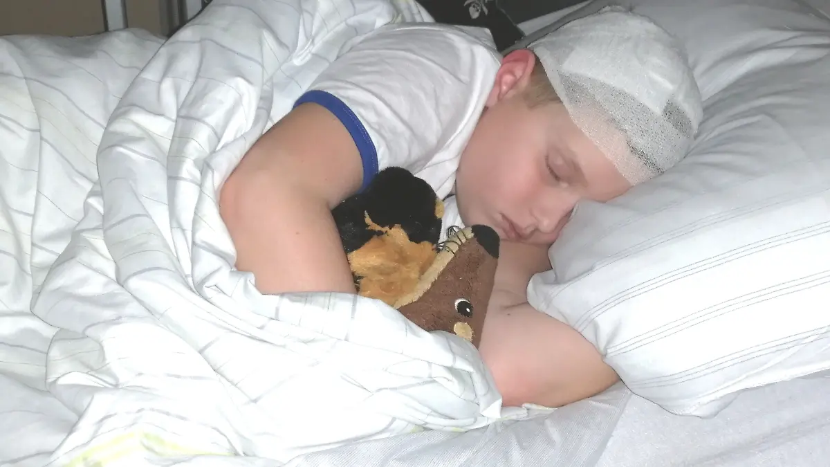 Stephanie Höltig kämpft für ihren Sohn Mika, der mit den Folgen eines nicht rechtzeitig entdeckten Hirntumors lebt.