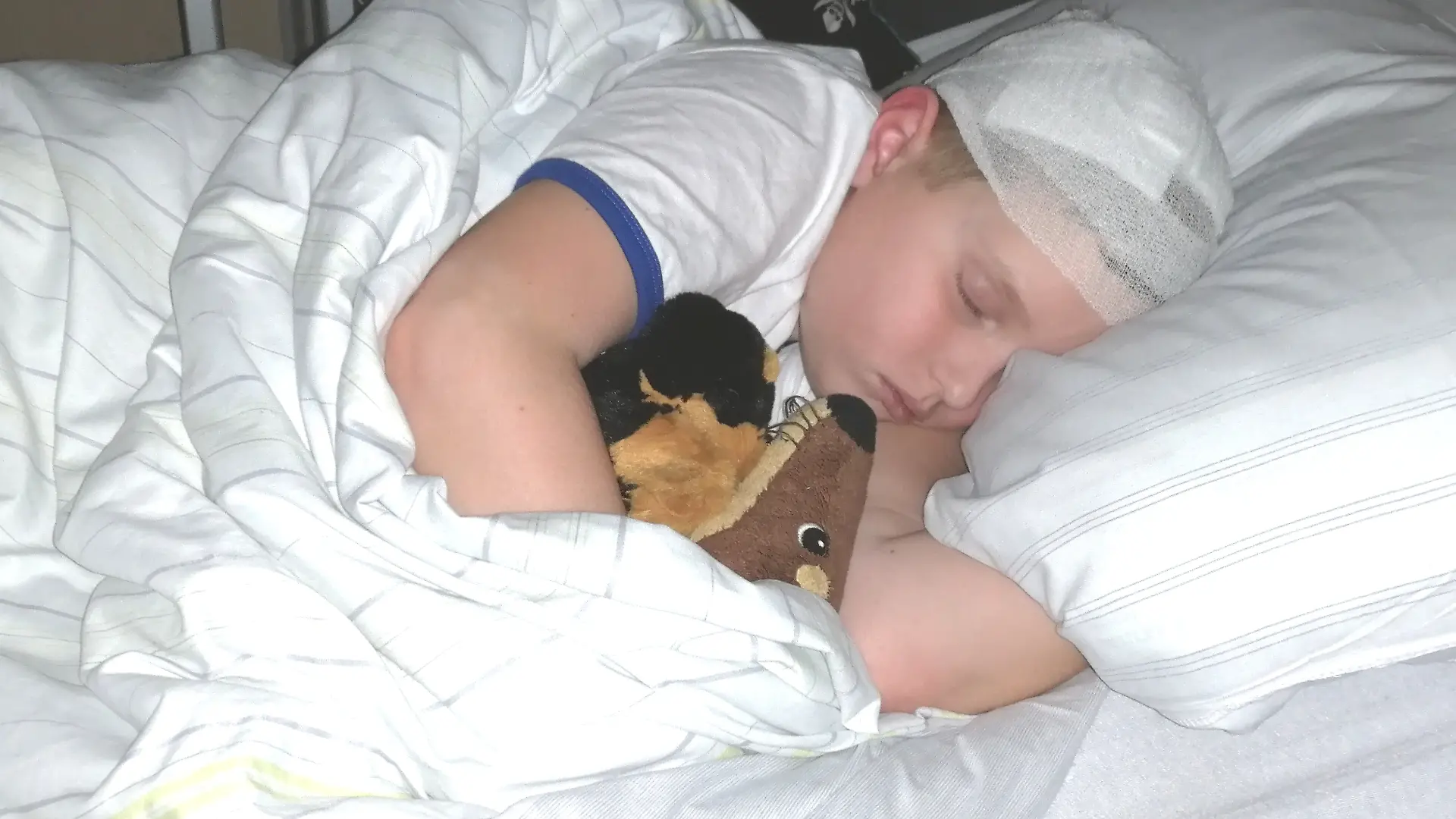 Stephanie Höltig kämpft für ihren Sohn Mika, der mit den Folgen eines nicht rechtzeitig entdeckten Hirntumors lebt.
