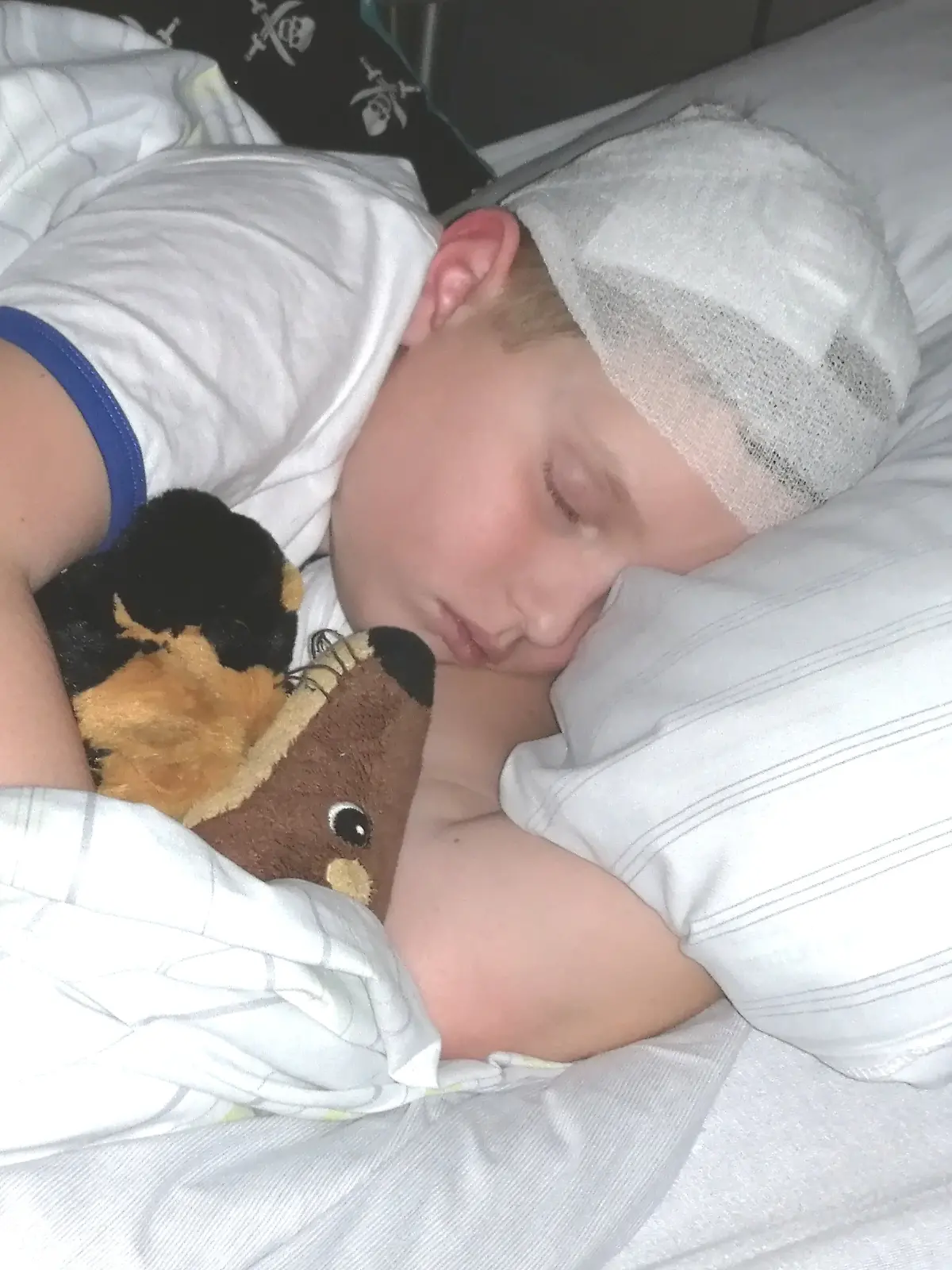 Stephanie Höltig kämpft für ihren Sohn Mika, der mit den Folgen eines nicht rechtzeitig entdeckten Hirntumors lebt.