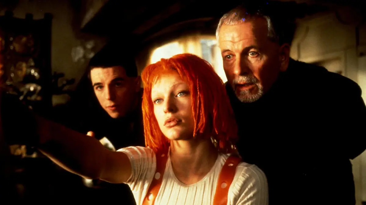  Jan. 1, 2011 - A12005ADH. THE  5TH  FIFTH ELEMENT .TV/FILM STILL.CHARLIE CREED MILES, MILLA JOVOVICH AND IAN HOLM.SUPPLIED BY: PUBLICATIONxINxGERxSUIxAUTxONLY - ZUMAg49