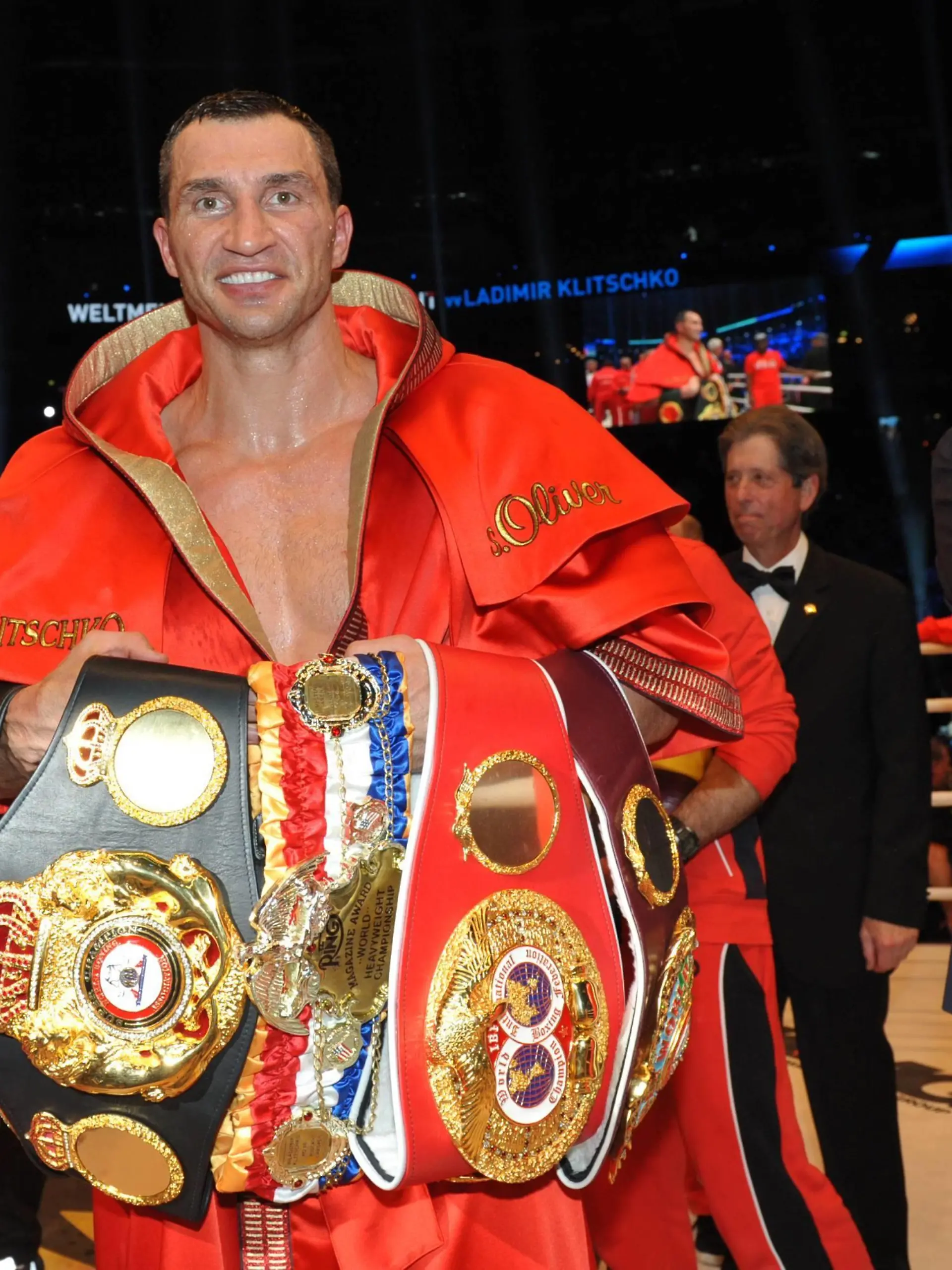 GER, WBC WM, Wladimir Klitschko vs. Kubrat Pulev 15.11.2010, o2 World, Hamburg, GER, Weltmeisterschaft Schwergewicht, Wladimir Klitschko (GER) vs Kubrat Pulev (BUL), im Bild Wladimir Klitschko jubelt mit den Guertelnger WBC World Cup Wladimir Klitschko vs Kubrat Pulev 15 11 2010 O2 World Hamburg ger World Cup Heavy weight Wladimir Klitschko ger vs Kubrat Pulev Bul in Picture Wladimir Klitschko cheering with the Belts
