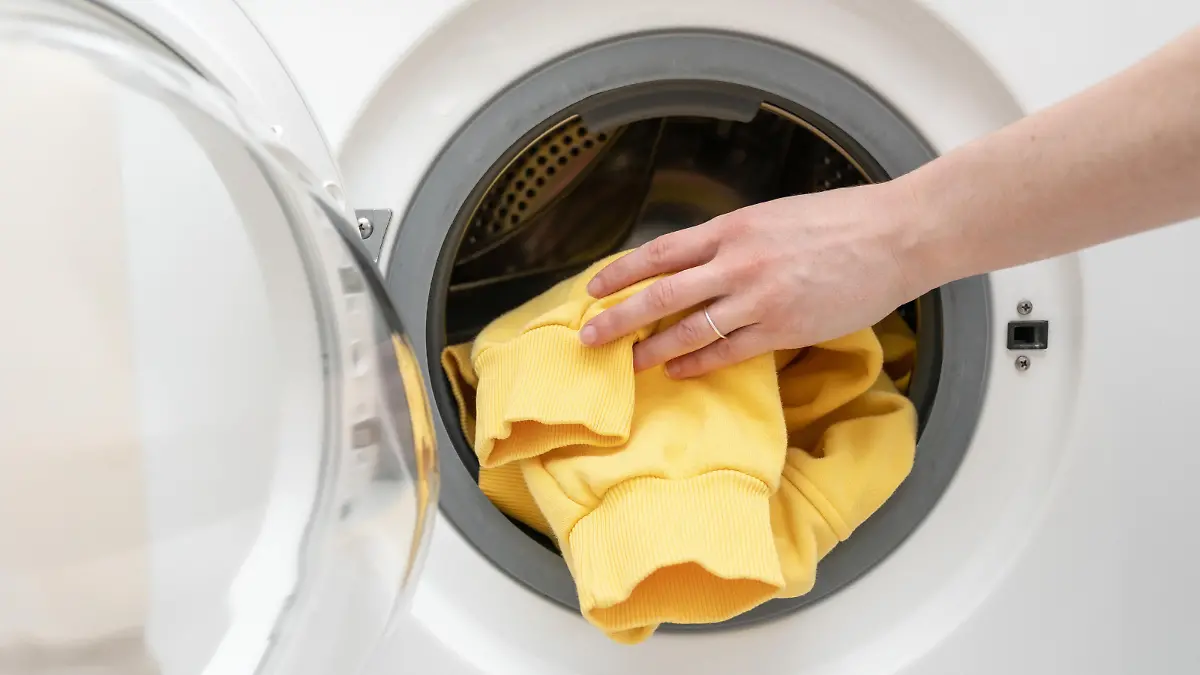 Sporthose in der Waschmaschine.